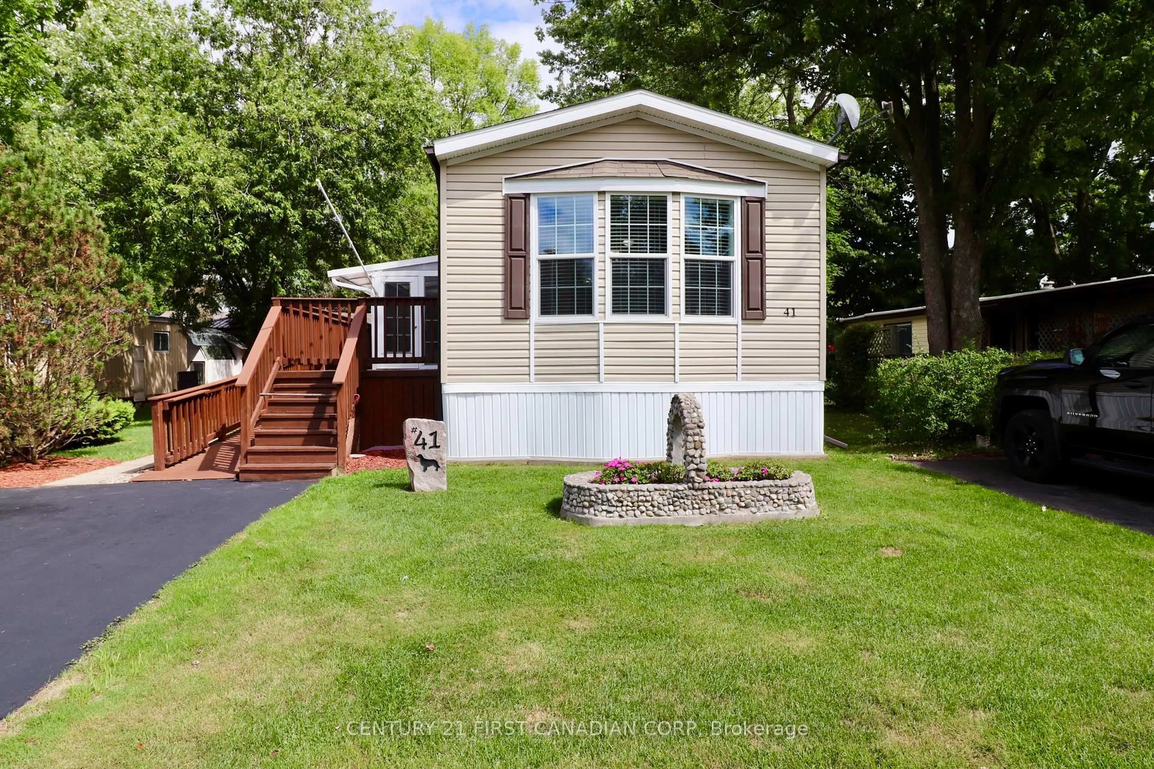 Home with vinyl exterior material, water/lake/river/ocean view for 3100 Dorchester Rd #41, Thames Centre Ontario N0L 1G5