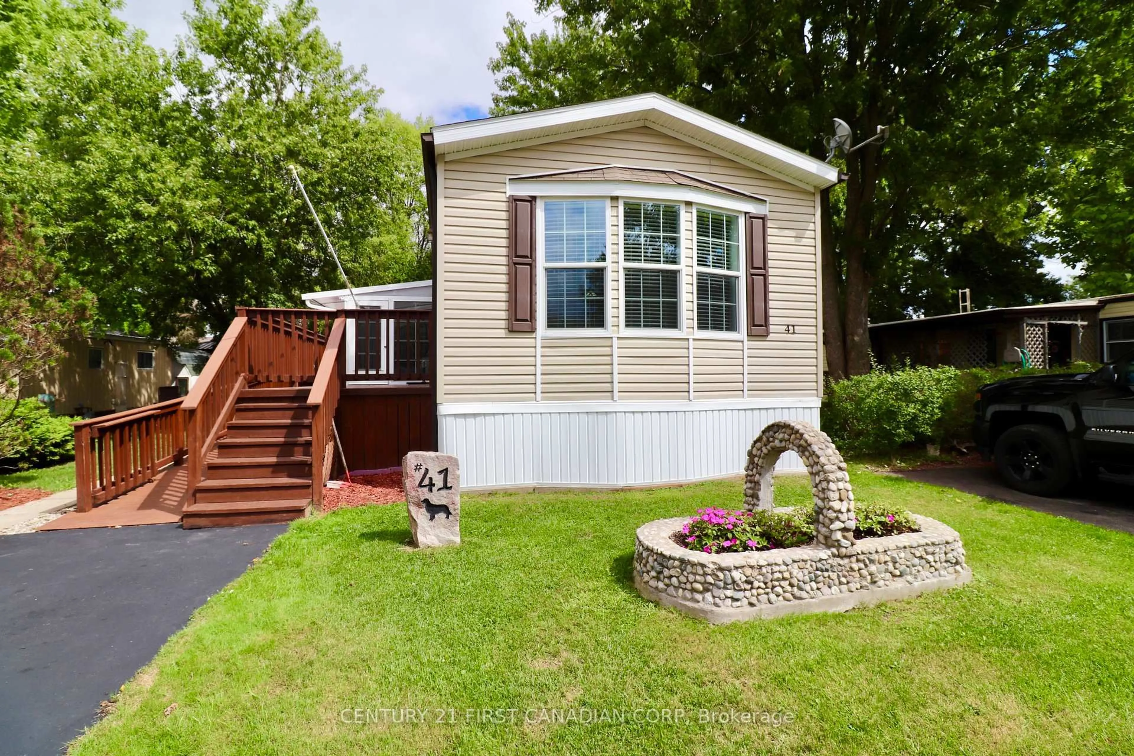 Home with vinyl exterior material, unknown for 3100 Dorchester Rd #41, Thames Centre Ontario N0L 1G5