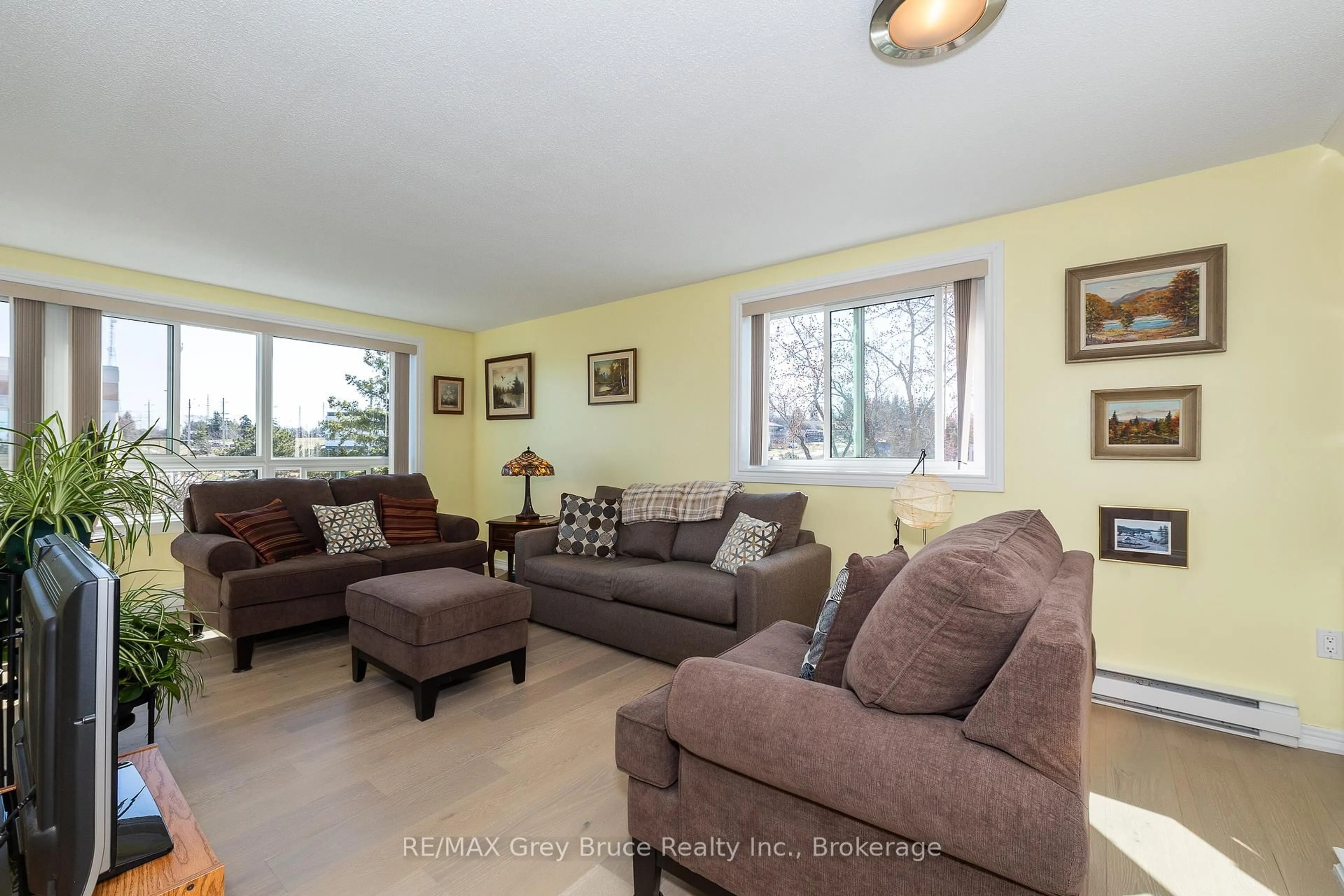 Living room with furniture, unknown for 850 6th St #502, Owen Sound Ontario N4K 6T7