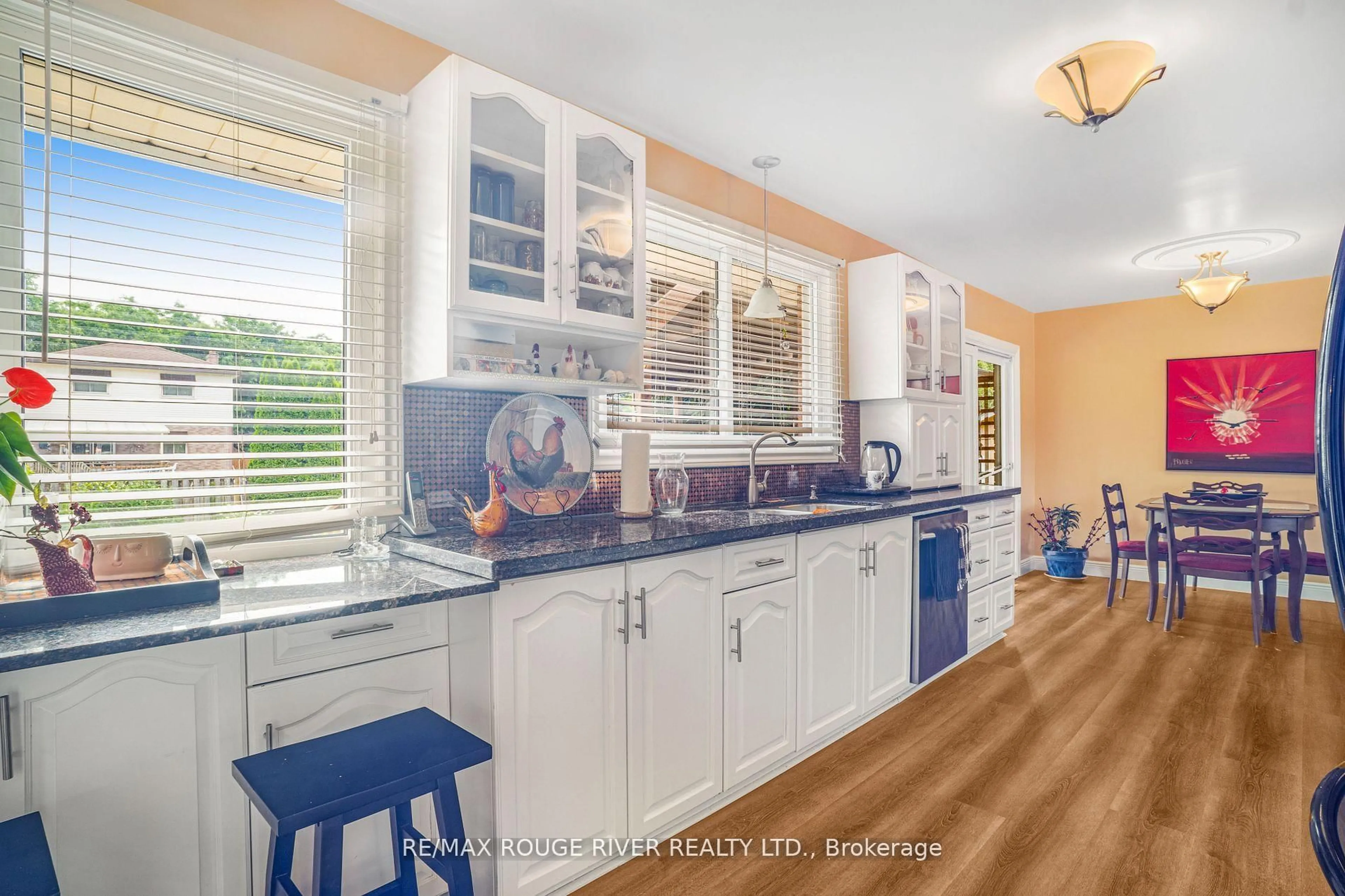 Open concept kitchen, ceramic/tile floor for 5210 Timothy Cres, Niagara Falls Ontario L2E 5G3