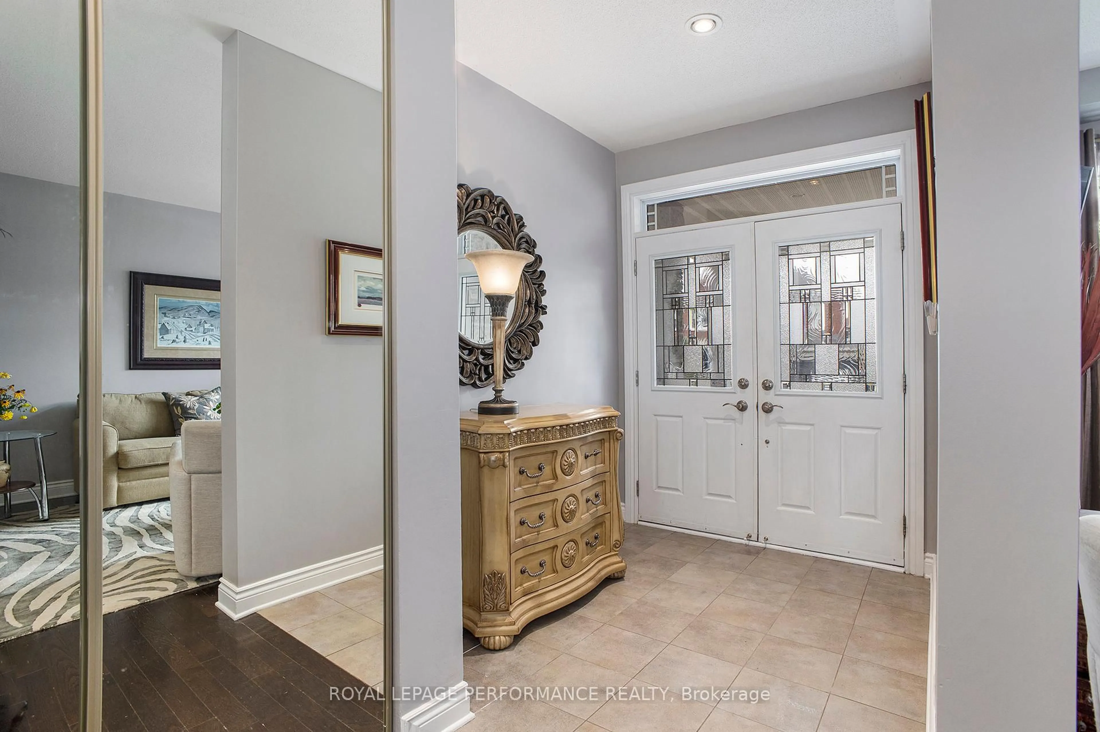 Indoor entryway for 450 Frank Cauley Way, Orleans Ontario K4A 0L5