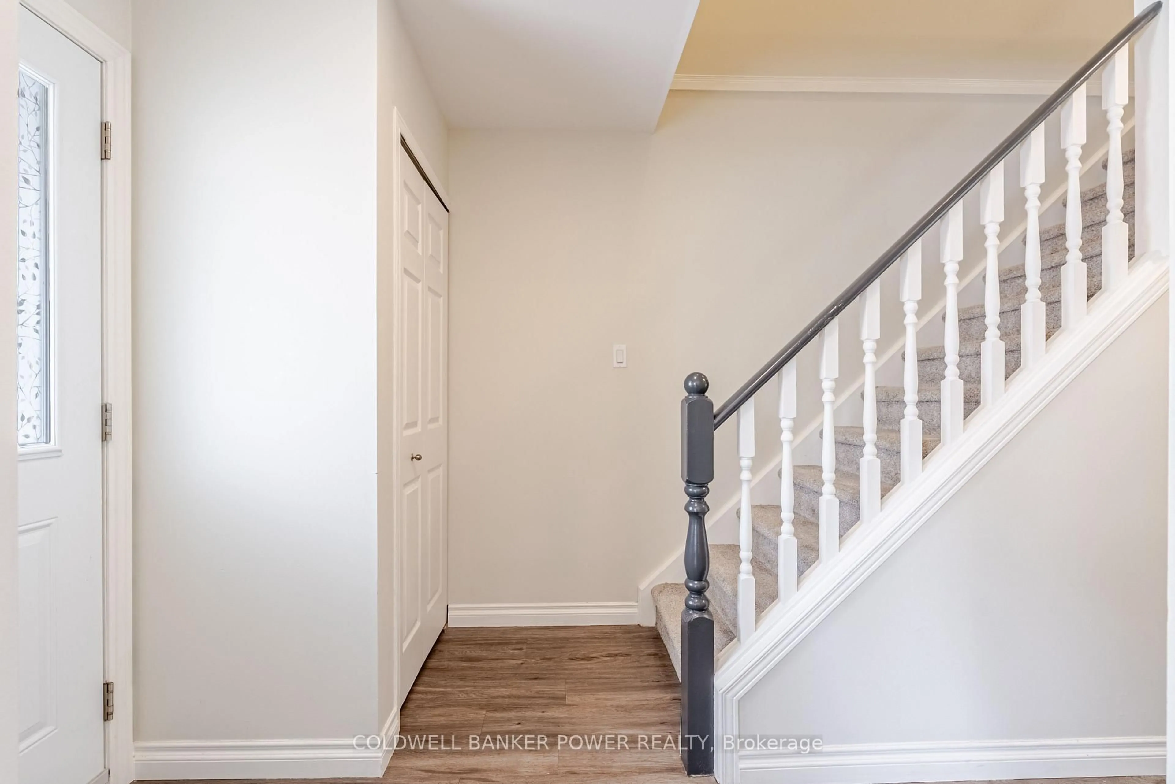 Indoor entryway for 20 Kernohan Pkwy #14, London South Ontario N6J 4Y3