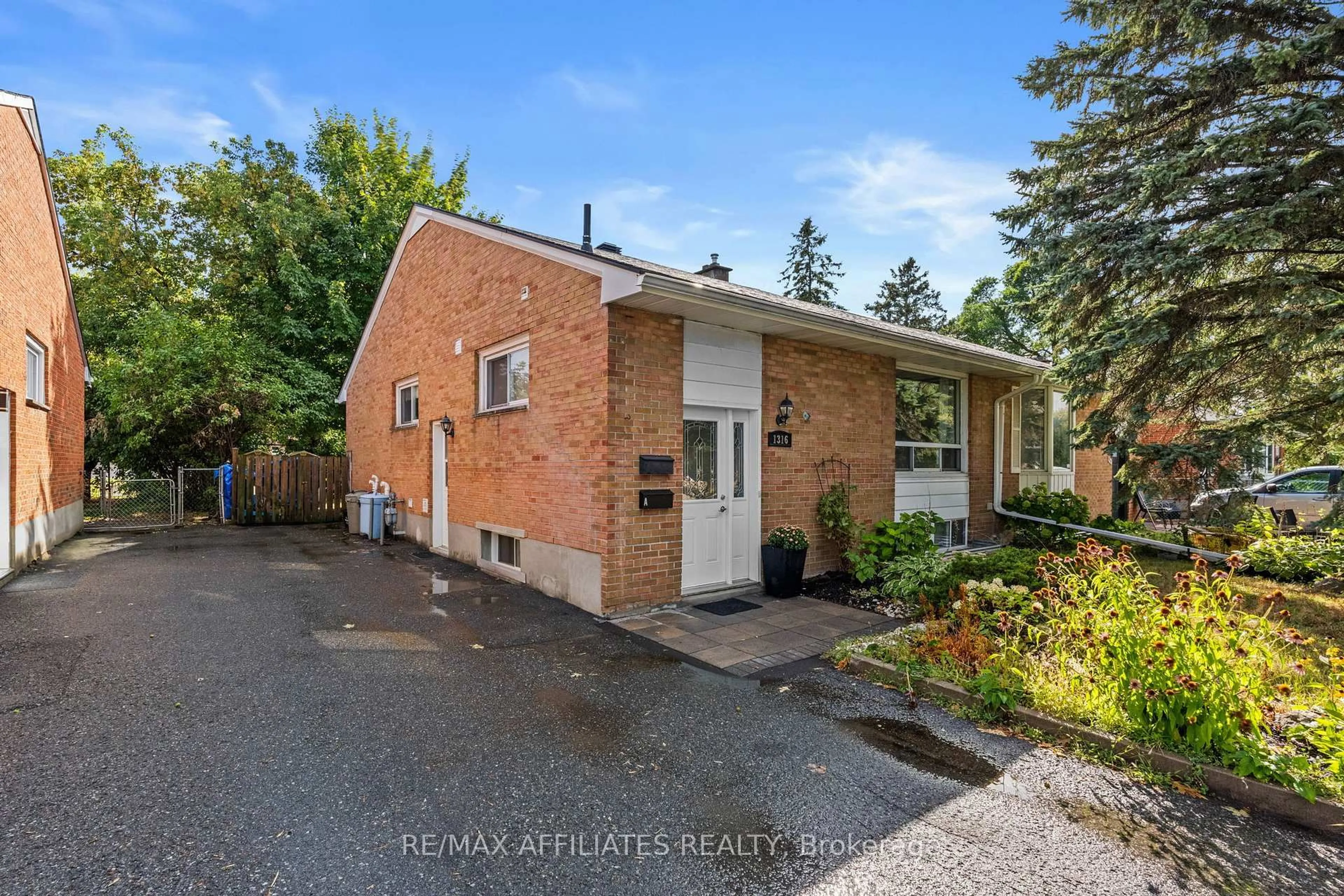Unknown for 1316 Bloomsbury Cres, Ottawa Ontario K2C 2Y9