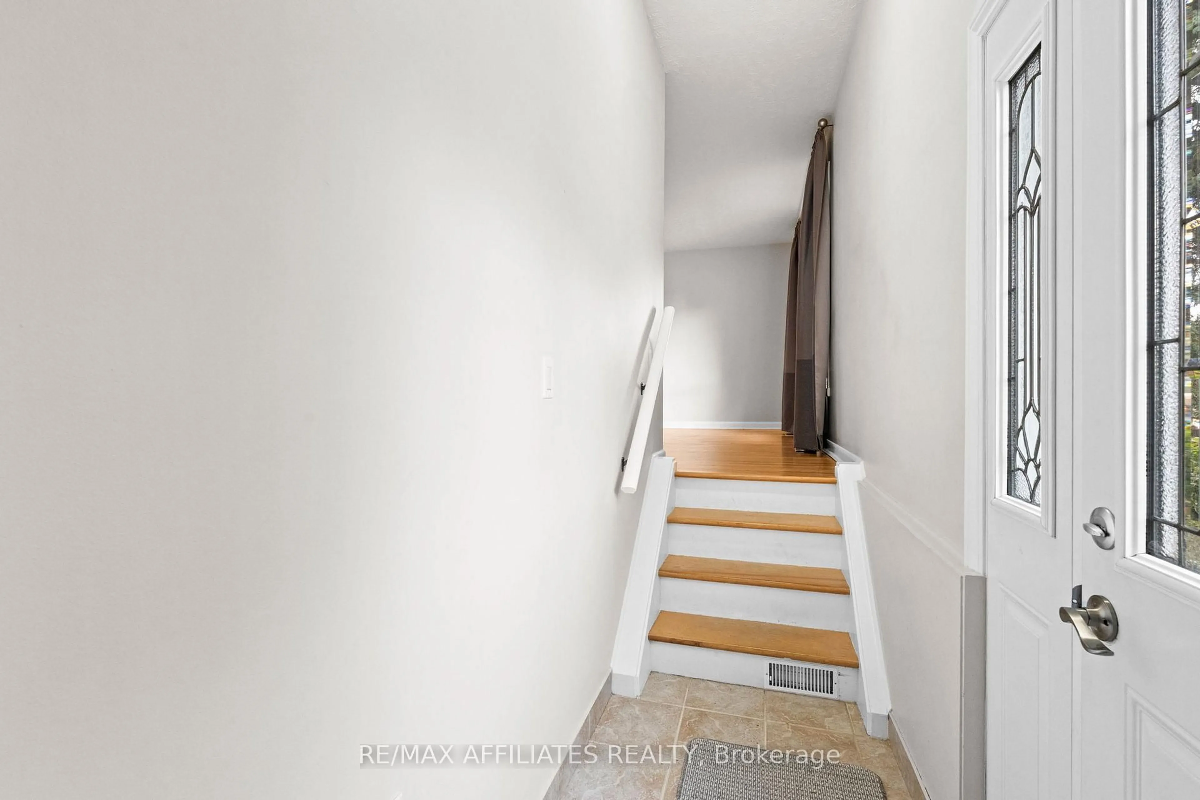 Unknown for 1316 Bloomsbury Cres, Ottawa Ontario K2C 2Y9