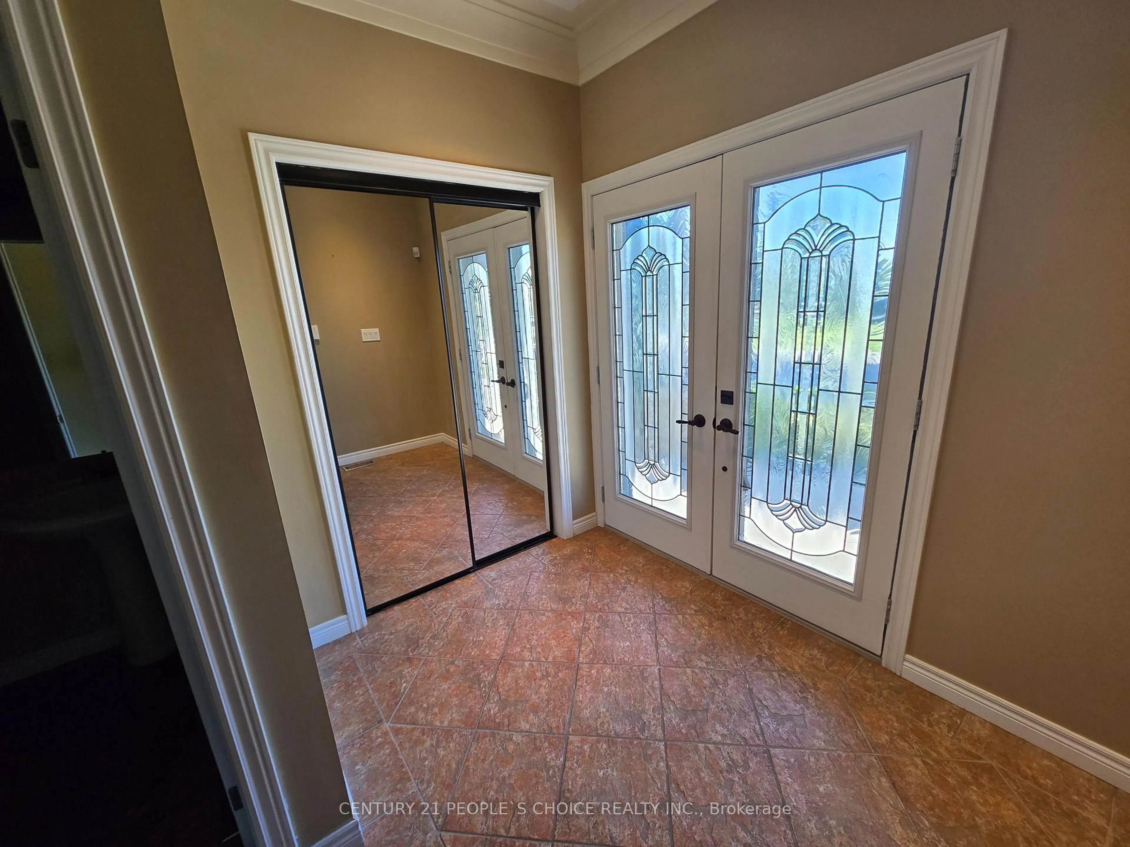 Indoor entryway for 8 Sunbeam Dr, Hamilton Ontario L9B 2X9