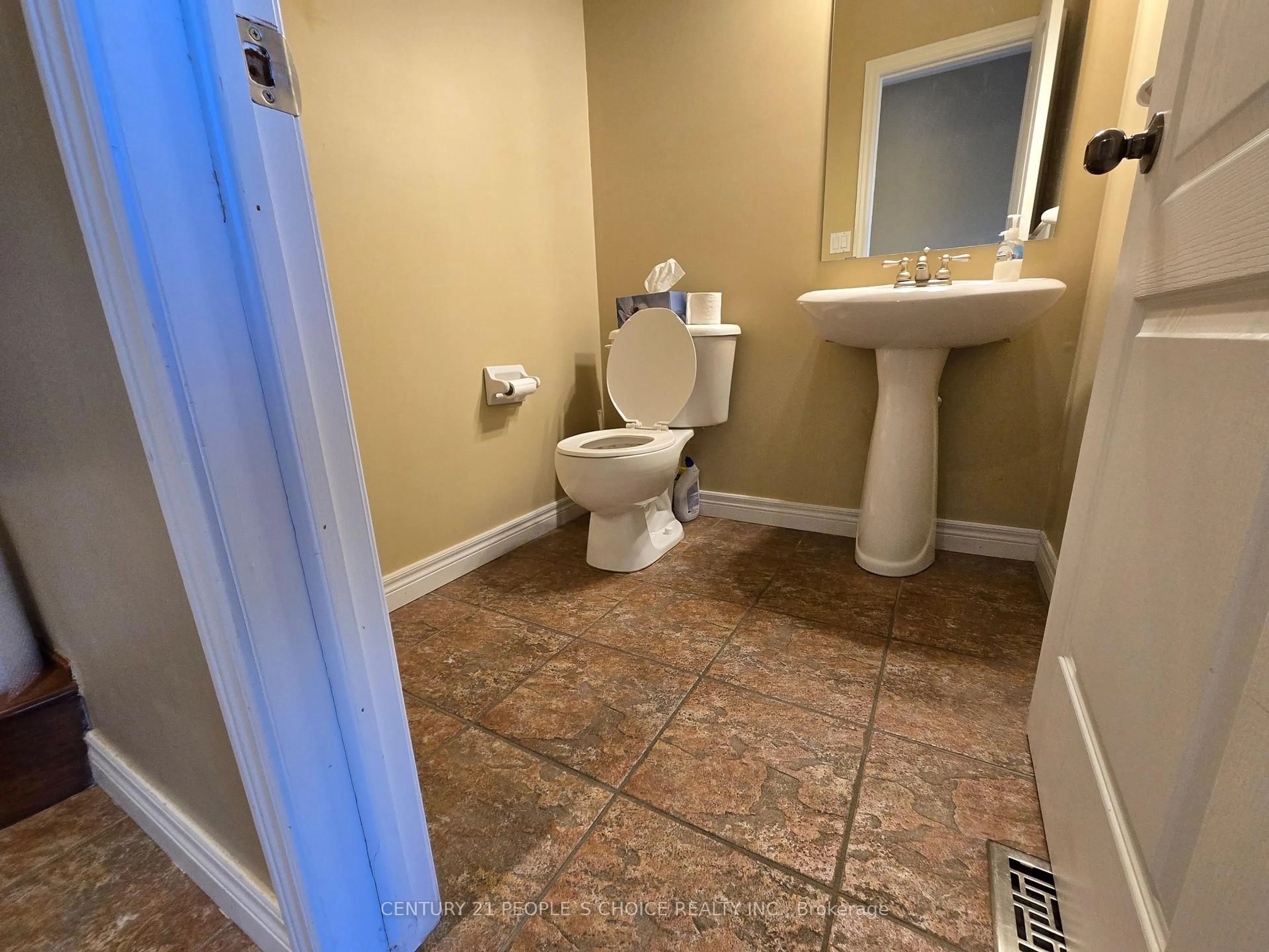 A pic of a room for 8 Sunbeam Dr, Hamilton Ontario L9B 2X9