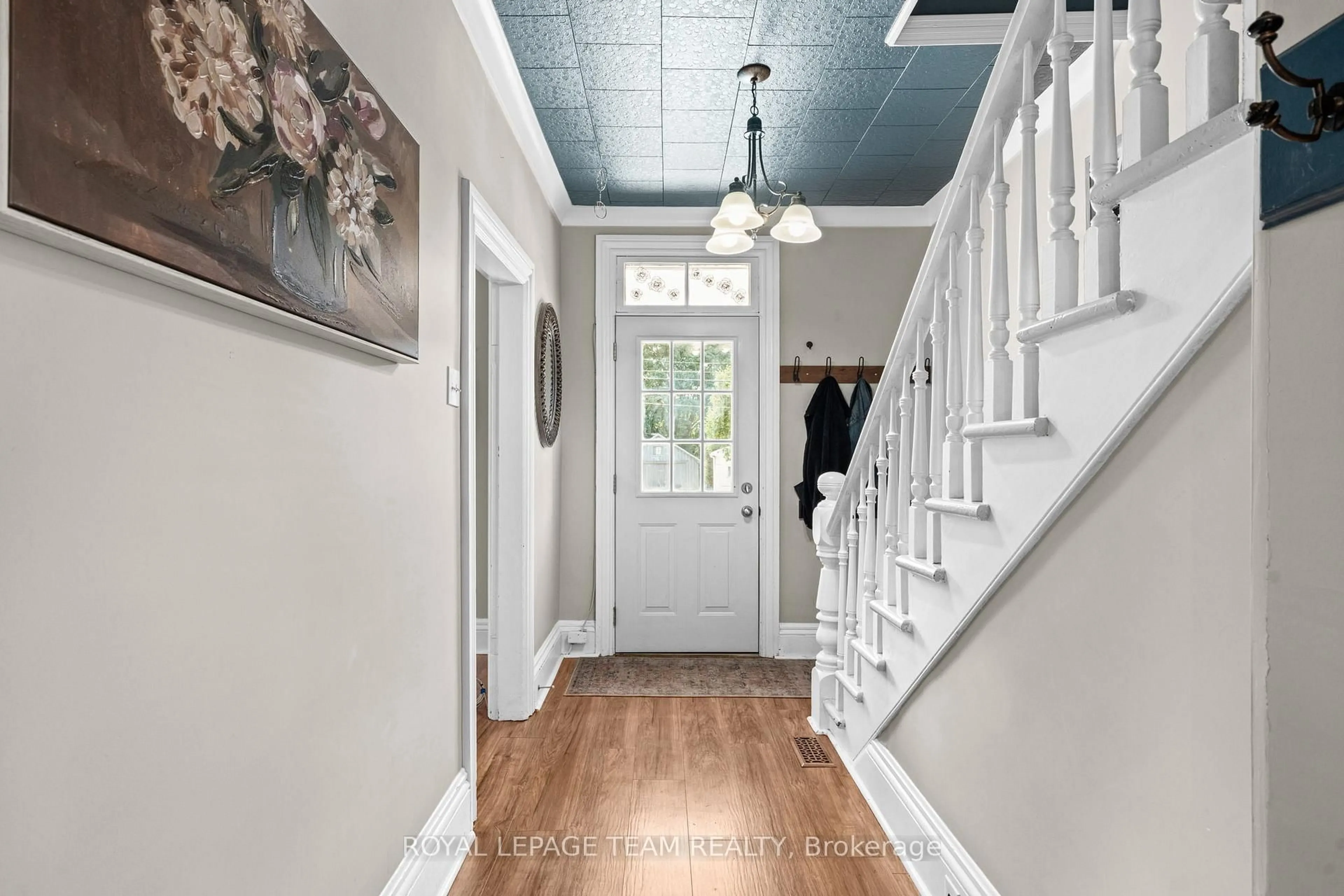 Indoor entryway for 57 Lochiel St, Renfrew Ontario K7V 1W4