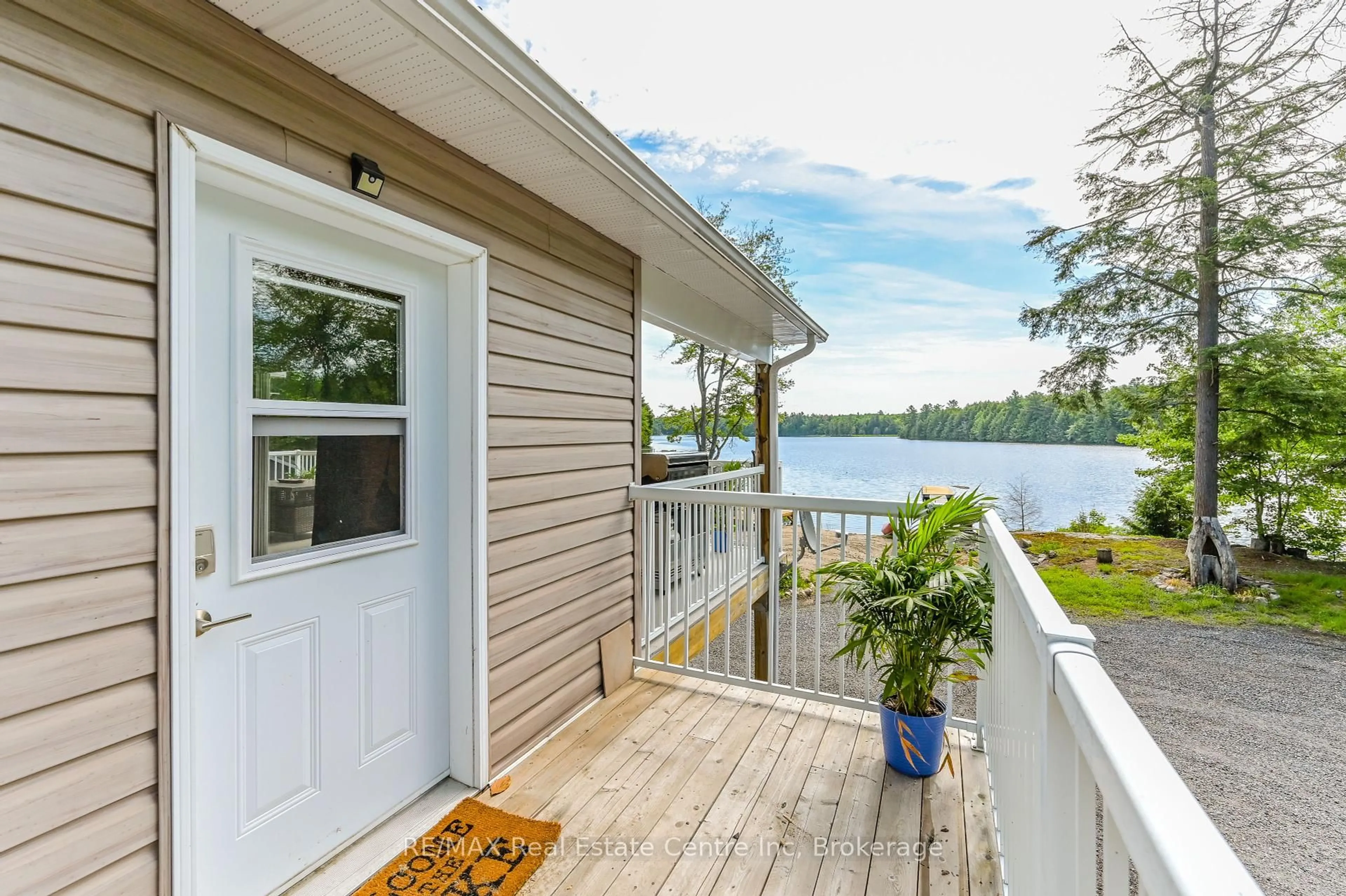 Home with vinyl exterior material, water/lake/river/ocean view for 22 South Crane Lake Rd, The Archipelago Ontario P2A 2W8