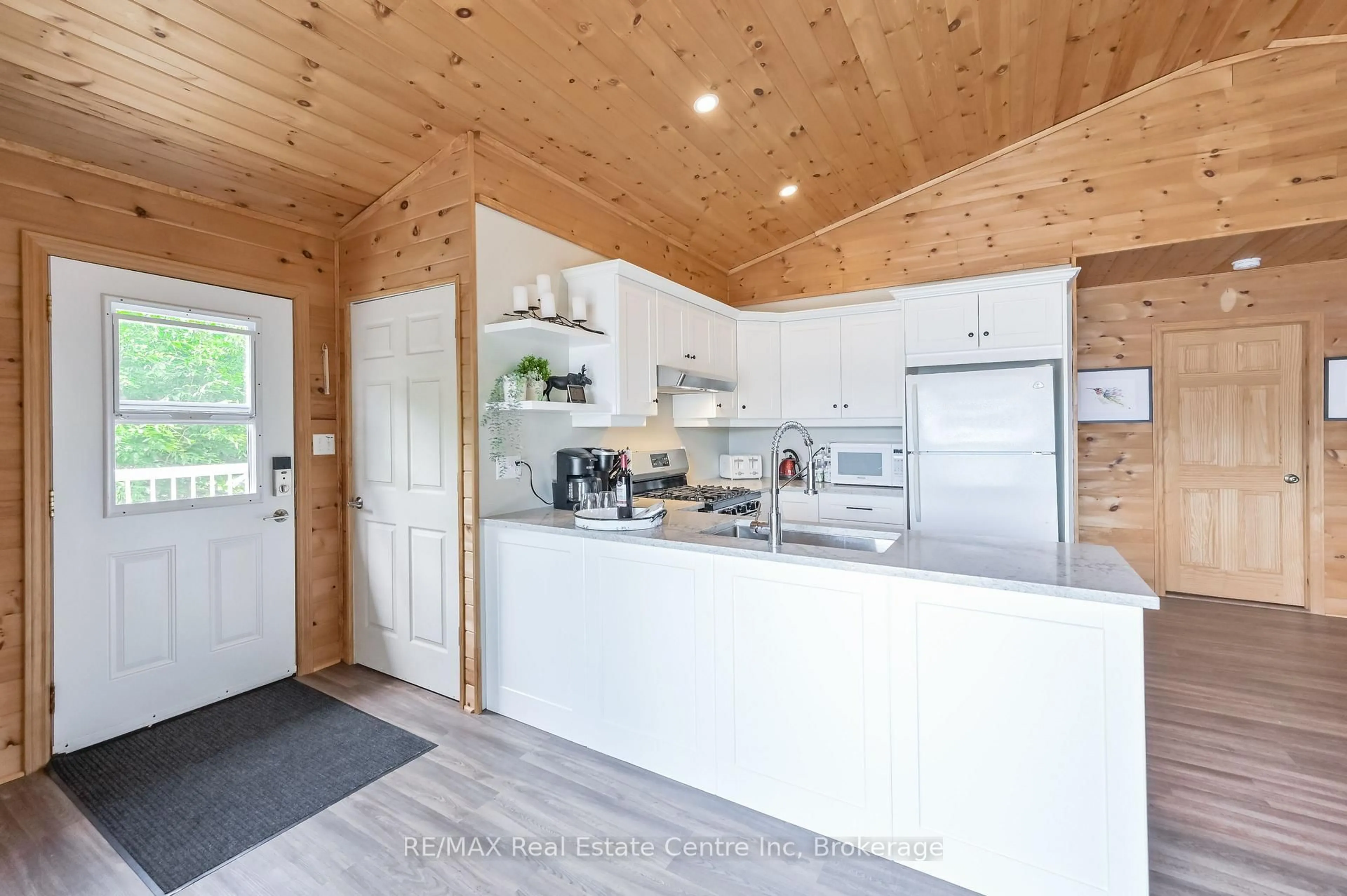 Open concept kitchen, wood/laminate floor for 22 South Crane Lake Rd, The Archipelago Ontario P2A 2W8