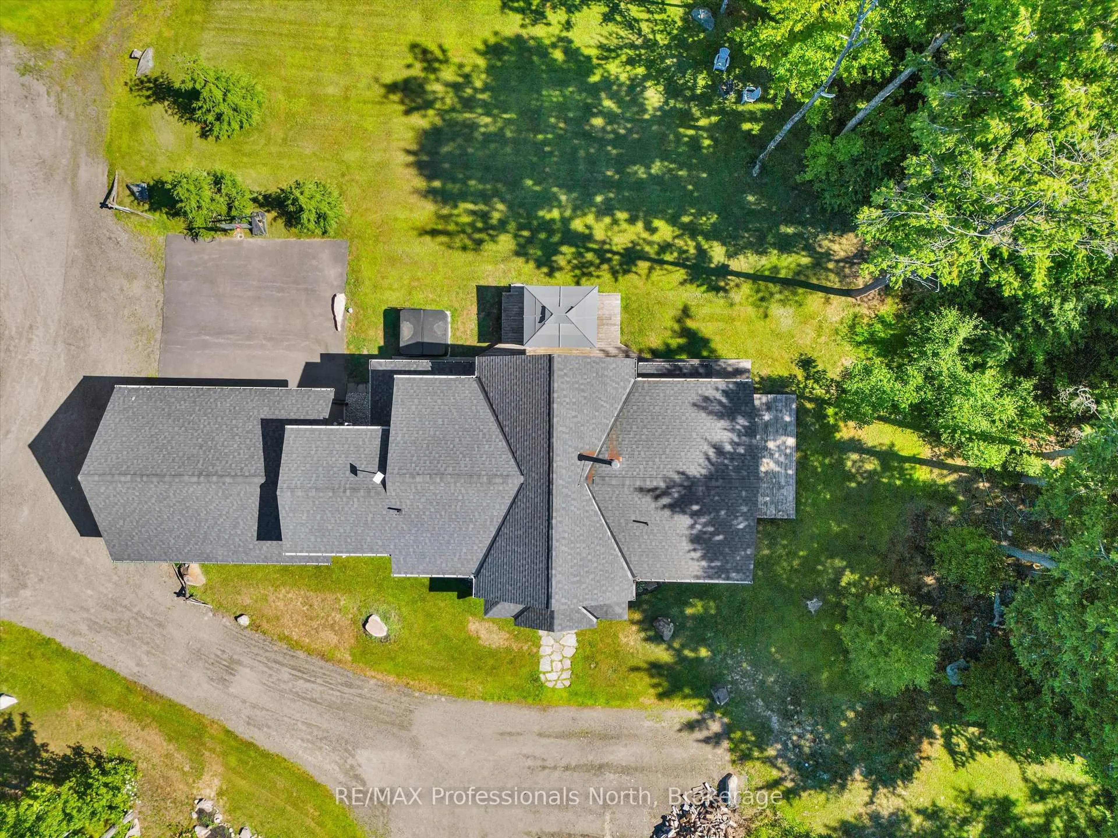 A pic from outside/outdoor area/front of a property/back of a property/a pic from drone, street for 1224 PETERSON Rd, Bracebridge Ontario P1L 1X1