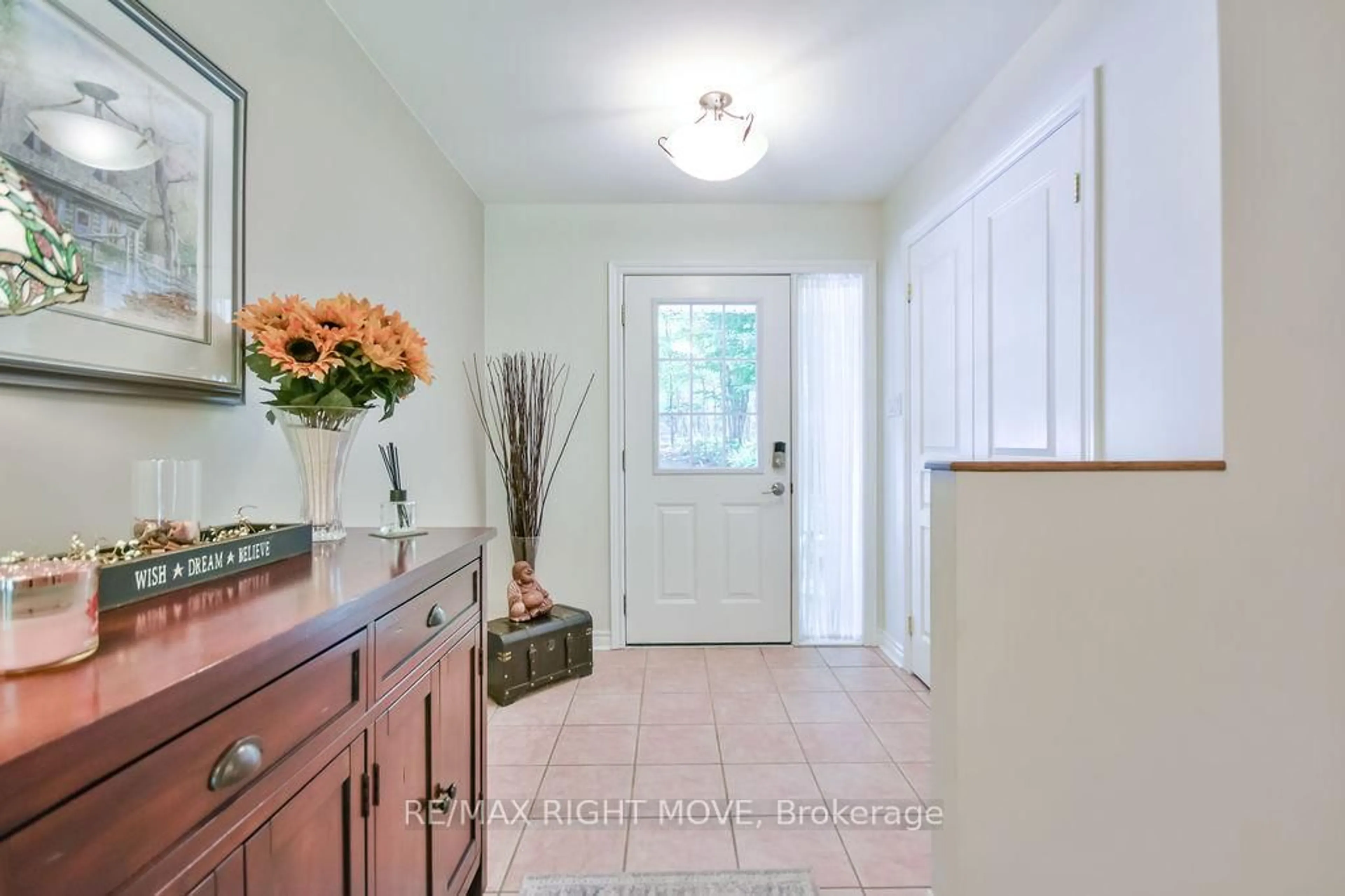 Indoor entryway for 1011 Talbot Tr, Gravenhurst Ontario P0E 1N0