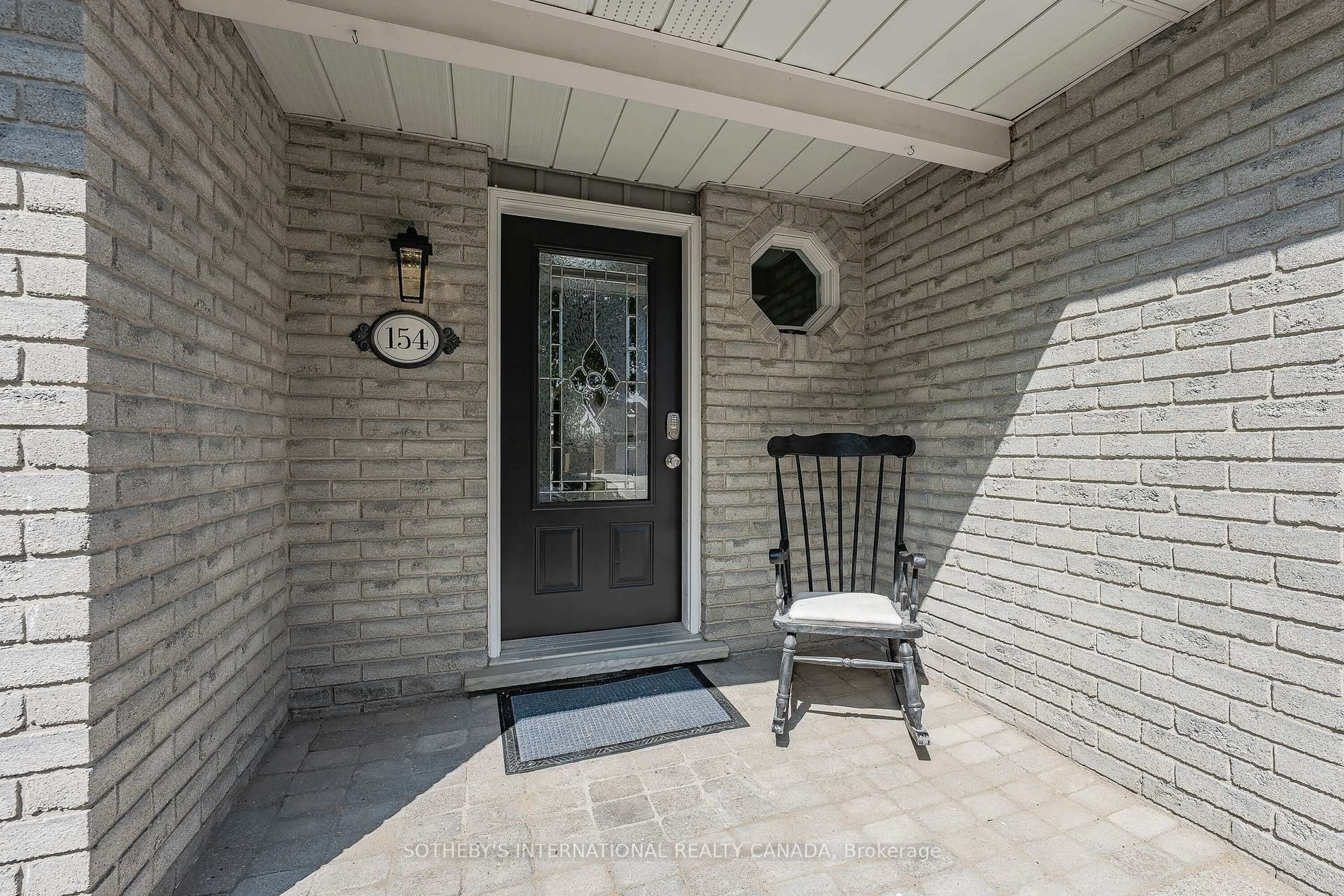 Indoor entryway for 154 Covington Cres, Kitchener Ontario N2N 2X4