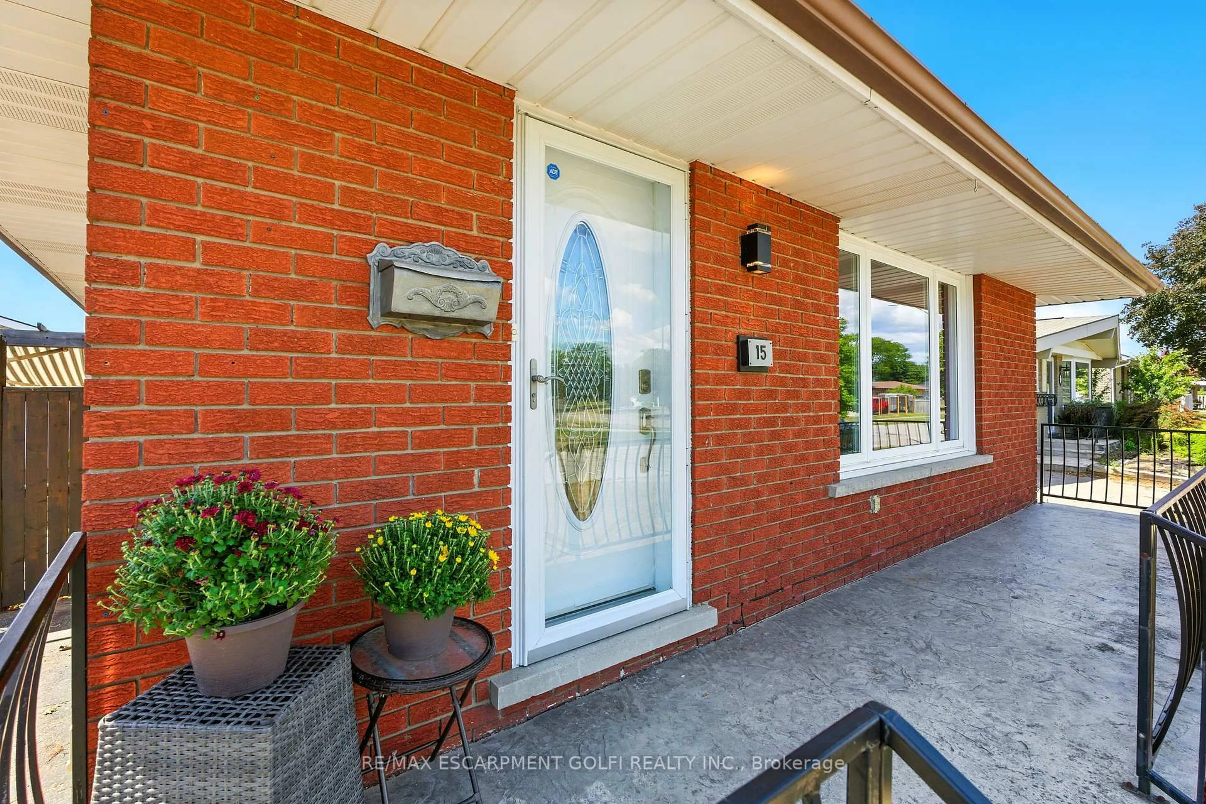 Home with brick exterior material, water/lake/river/ocean view for 15 Kent Rd, Brantford Ontario N3R 5G7