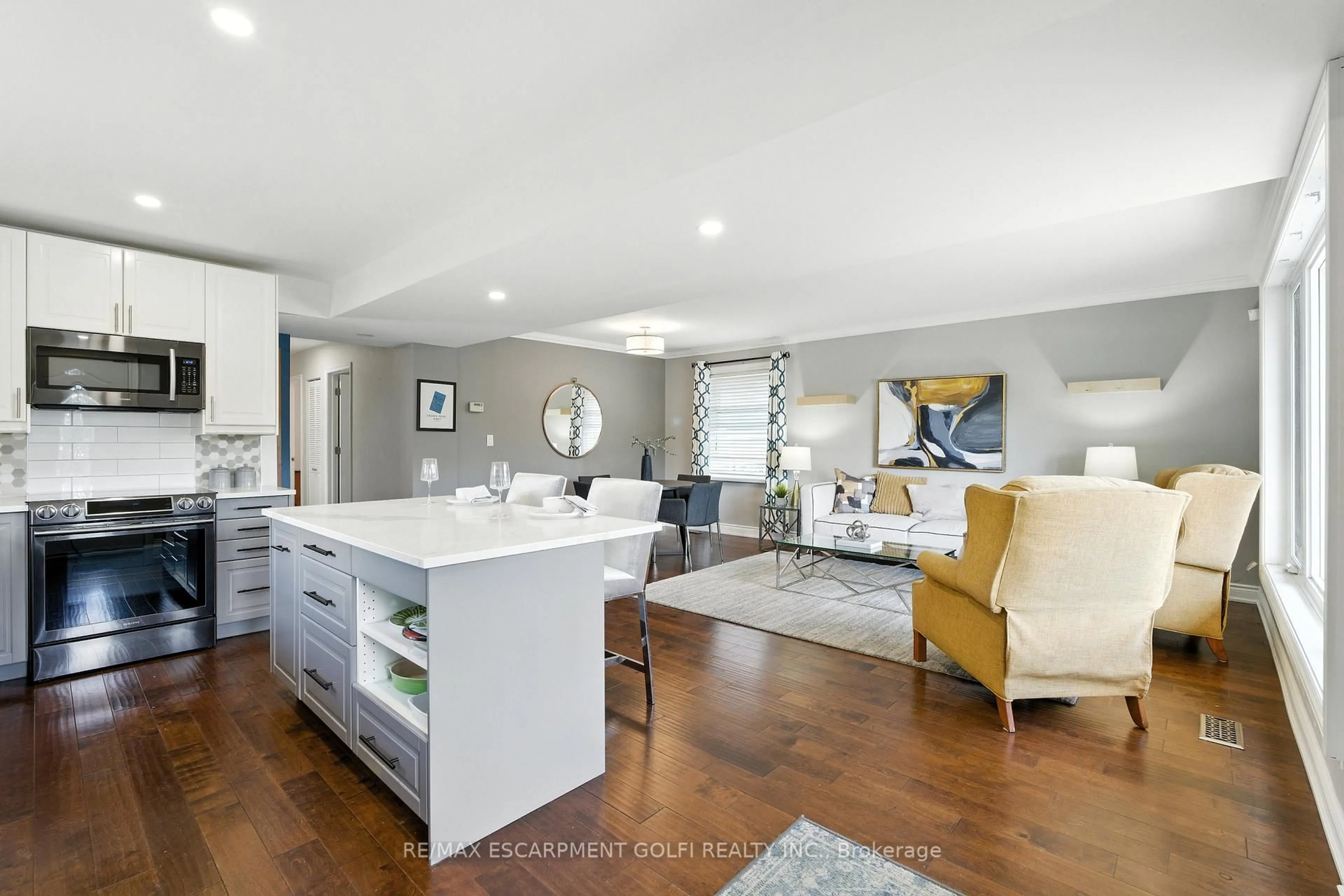 Open concept kitchen, unknown for 15 Kent Rd, Brantford Ontario N3R 5G7
