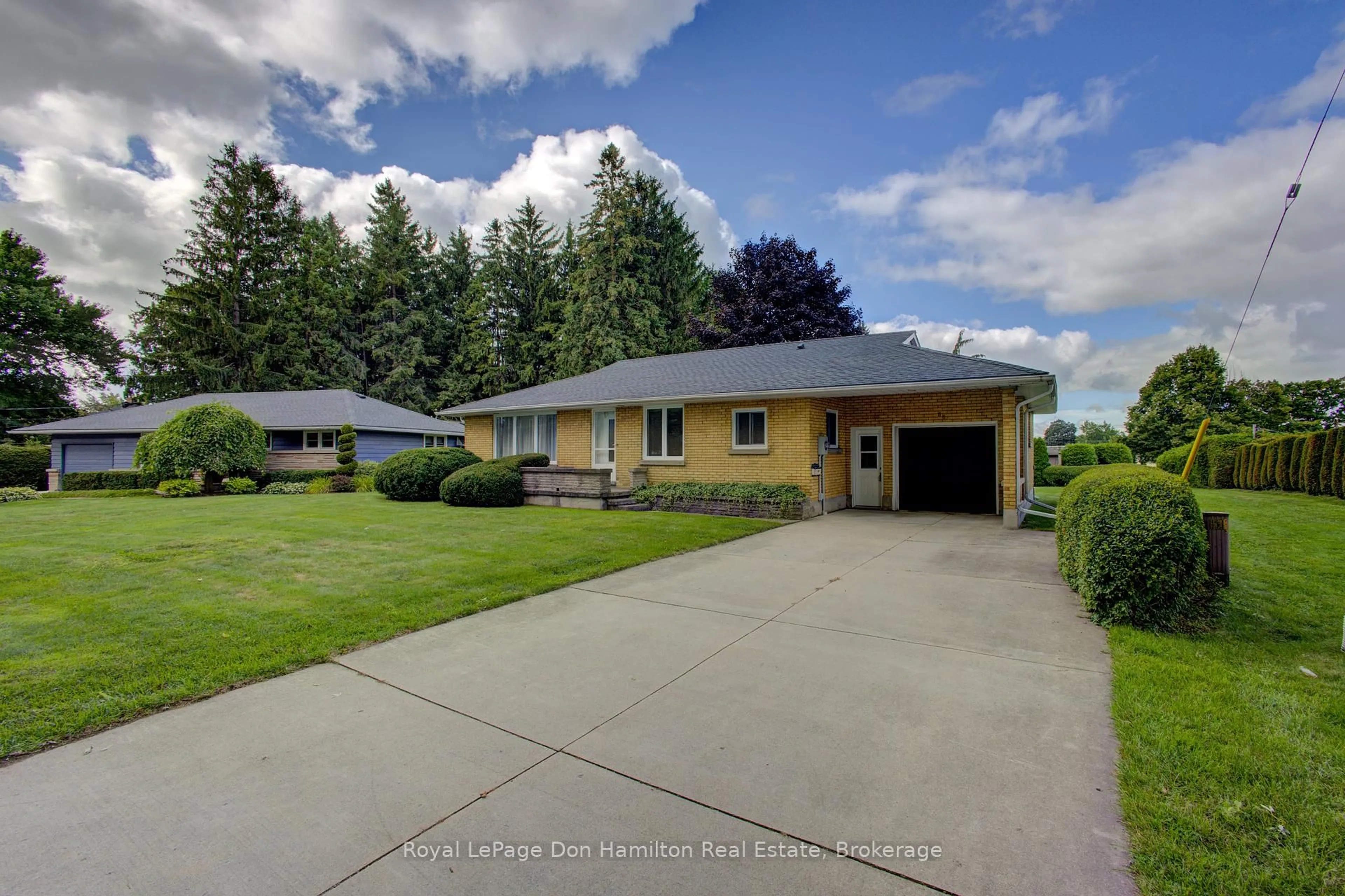 A pic from outside/outdoor area/front of a property/back of a property/a pic from drone, street for 880 Winston Blvd, North Perth Ontario N4W 1P4