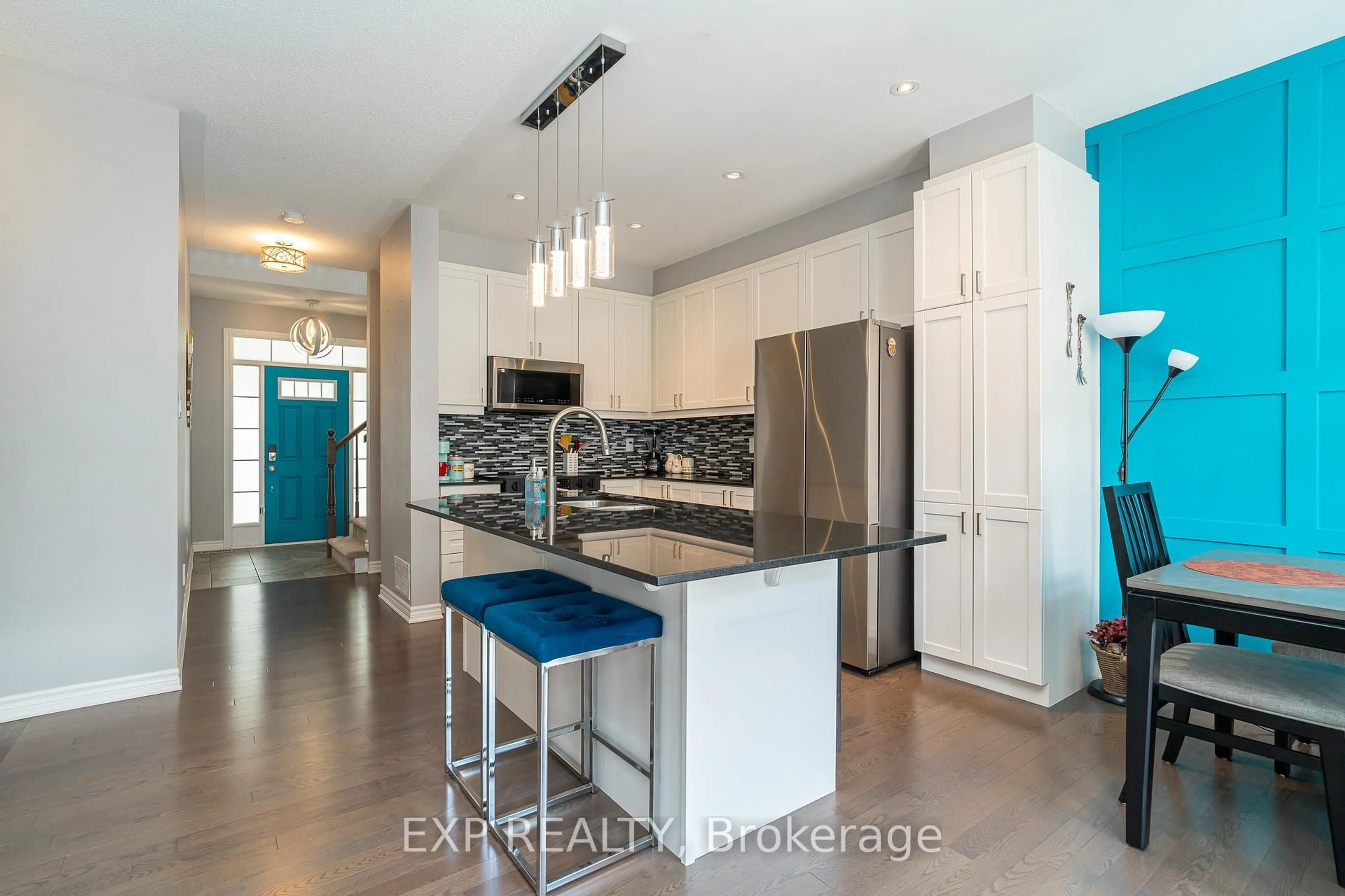 Open concept kitchen, ceramic/tile floor for 25 Solaris Dr, Ottawa Ontario K2M 0L6