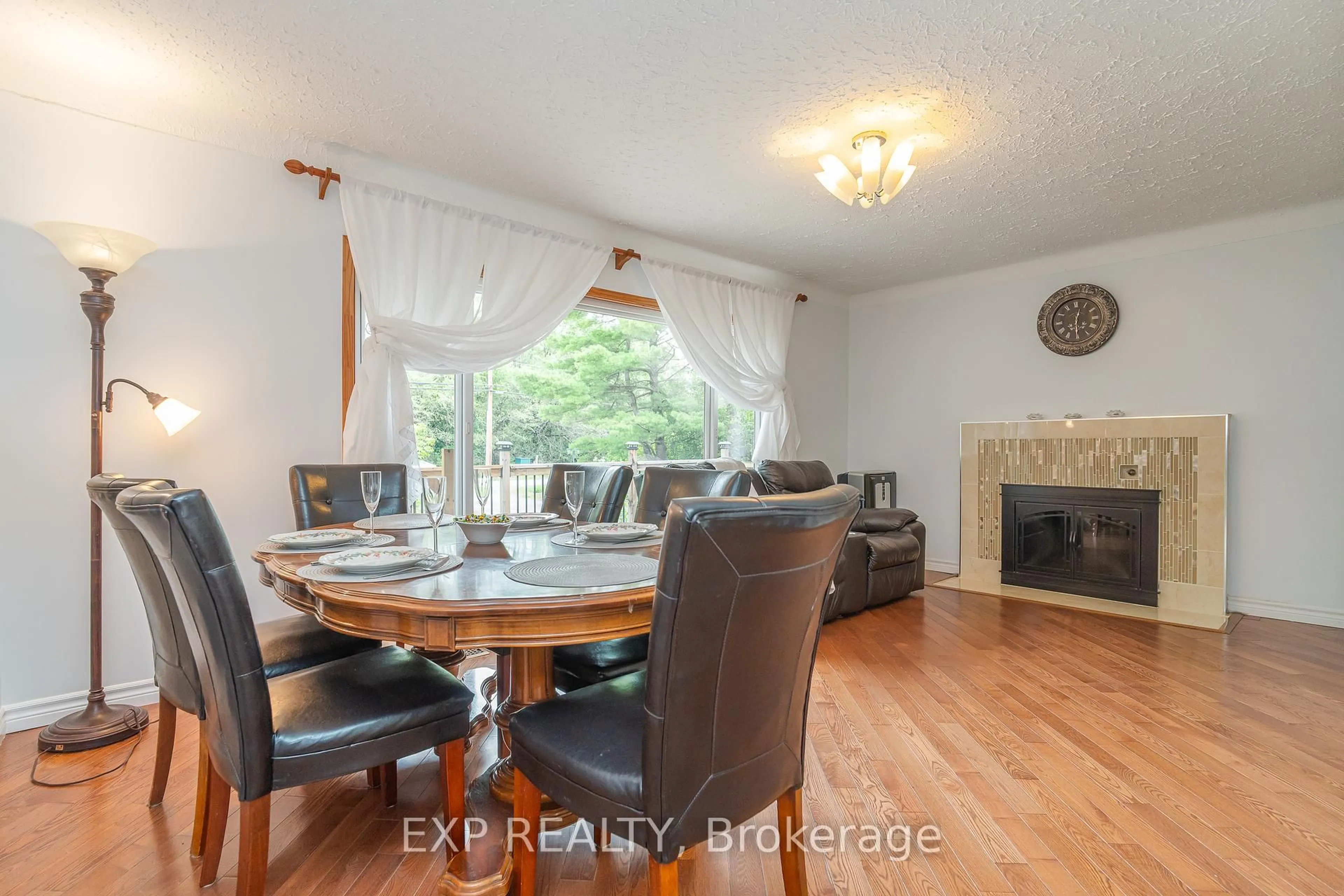 Dining room, wood/laminate floor for 1807 Second Line Rd, Ottawa Ontario K2K 1X7