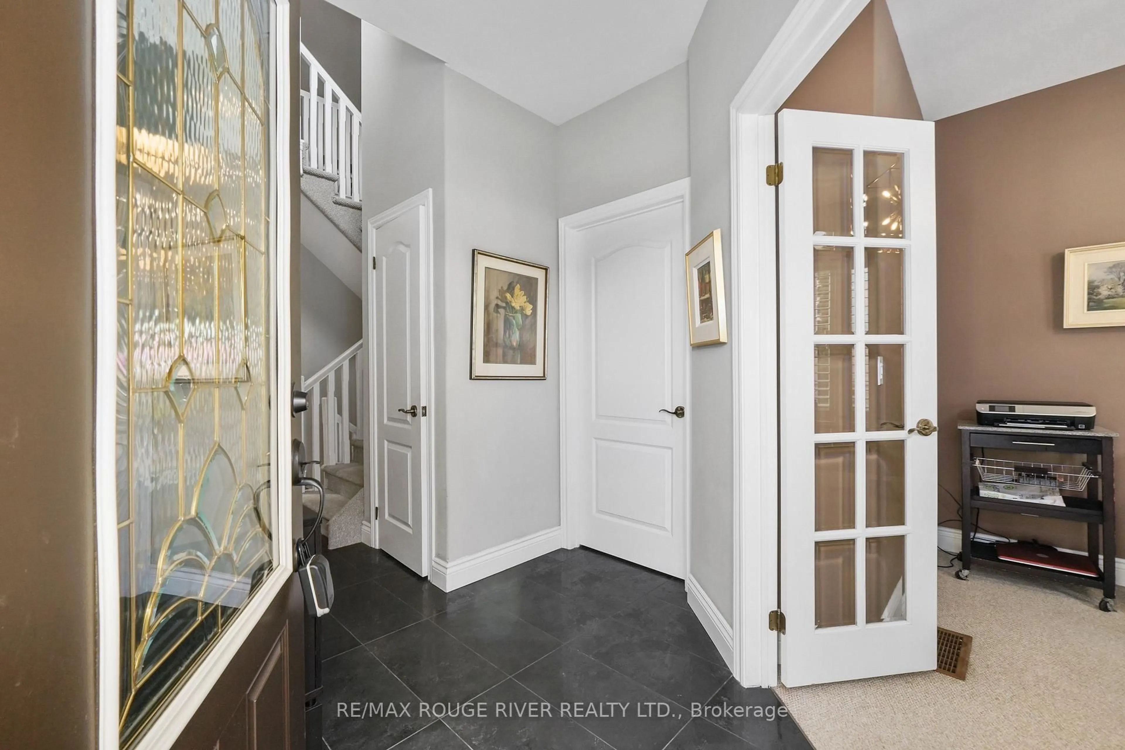 Indoor entryway for 120 University Ave #403, Cobourg Ontario K9A 0A9