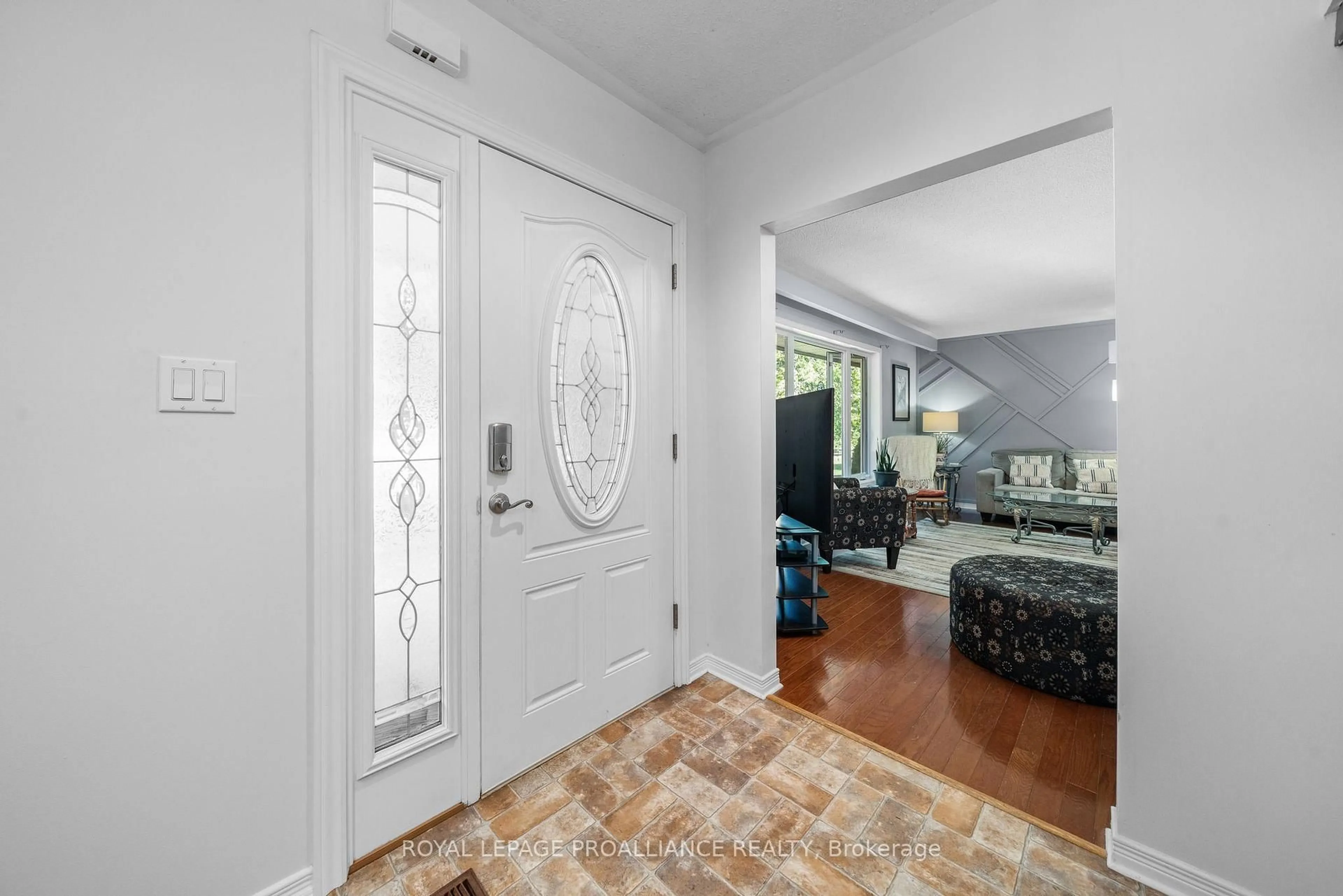Indoor entryway for 338 County Road 28, Prince Edward County Ontario K8N 4Z7