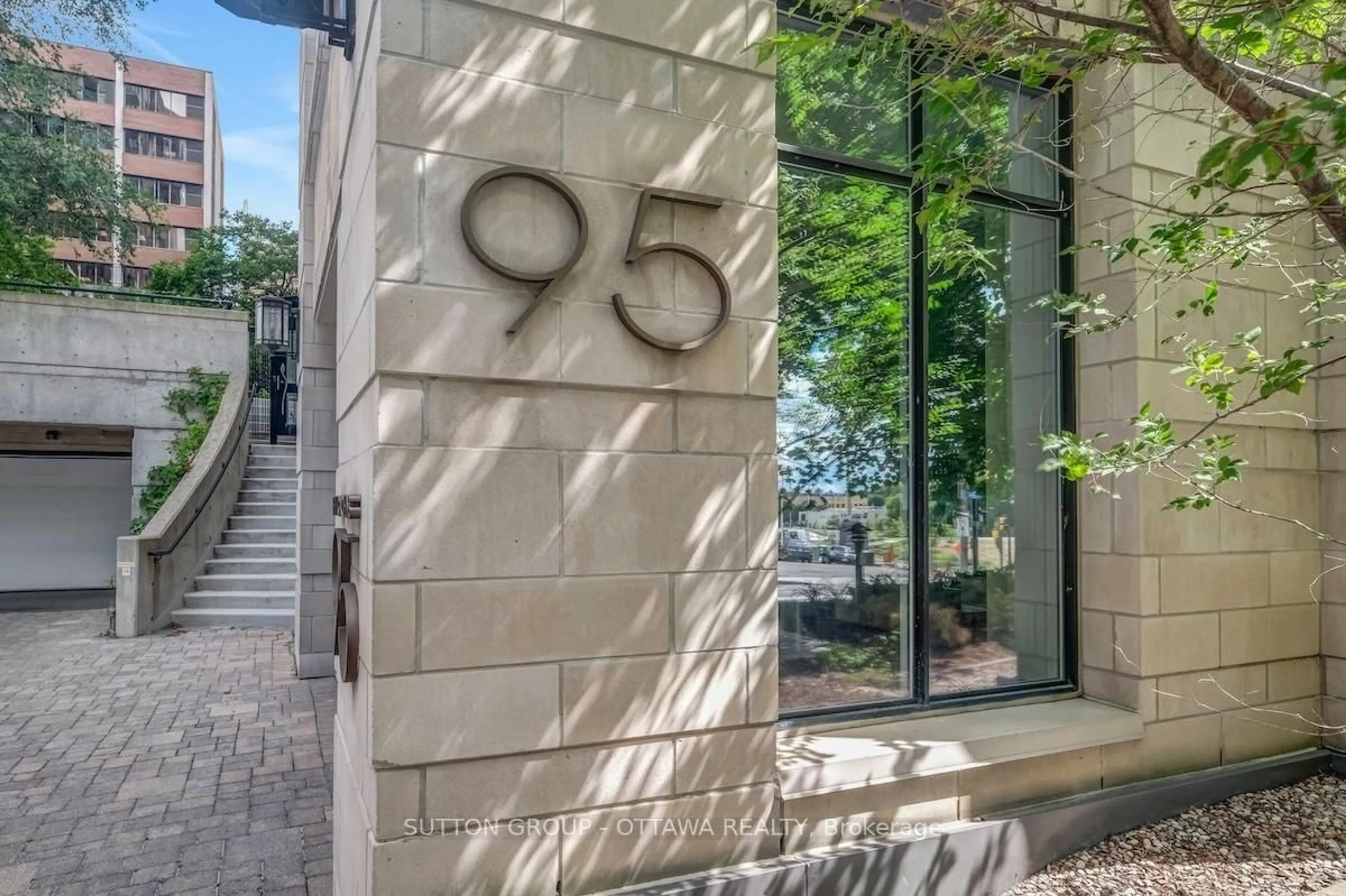 Unknown for 95 Bronson Ave #802, Ottawa Ontario K1R 1E2