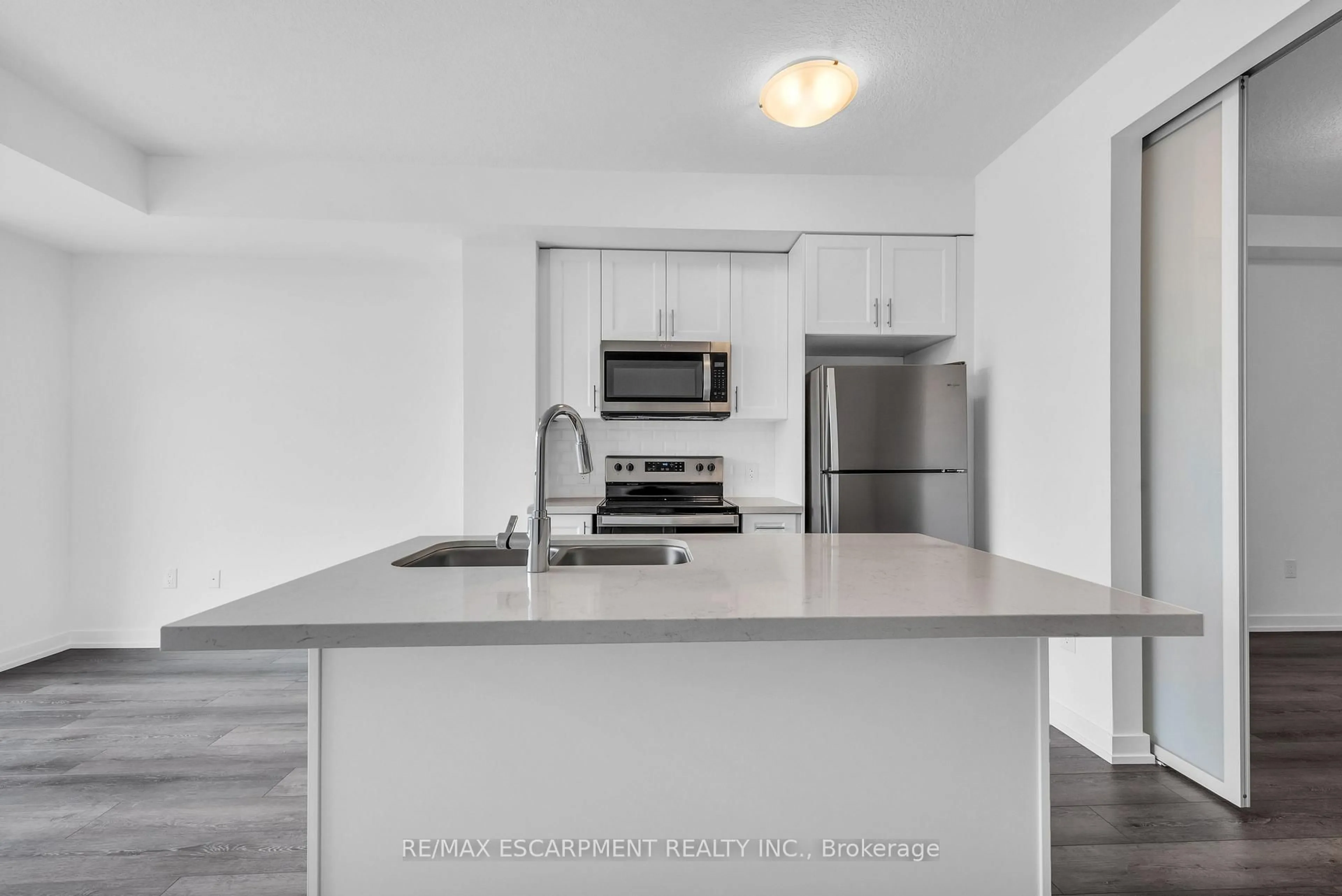 Standard kitchen, unknown for 470 Dundas St #220, Hamilton Ontario L0R 2H4