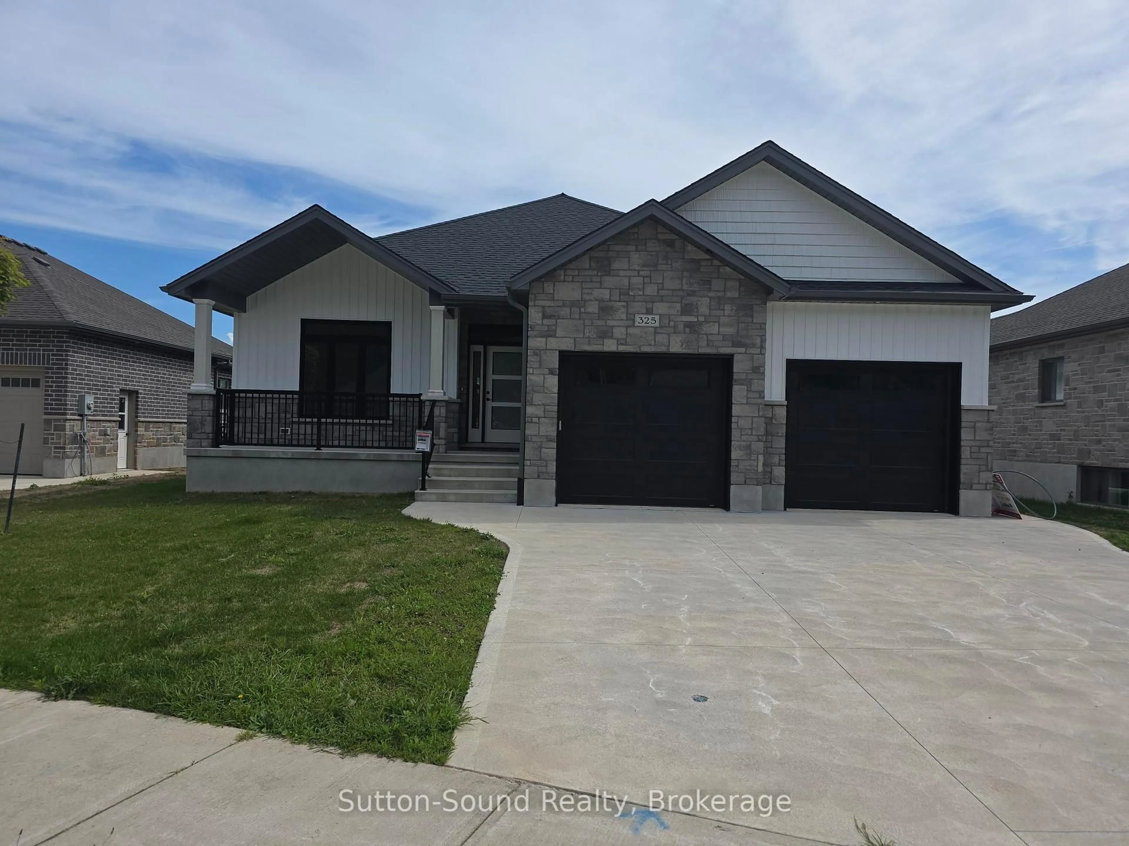 Home with brick exterior material, street for 325 6TH Ave, Owen Sound Ontario N4K 0E4