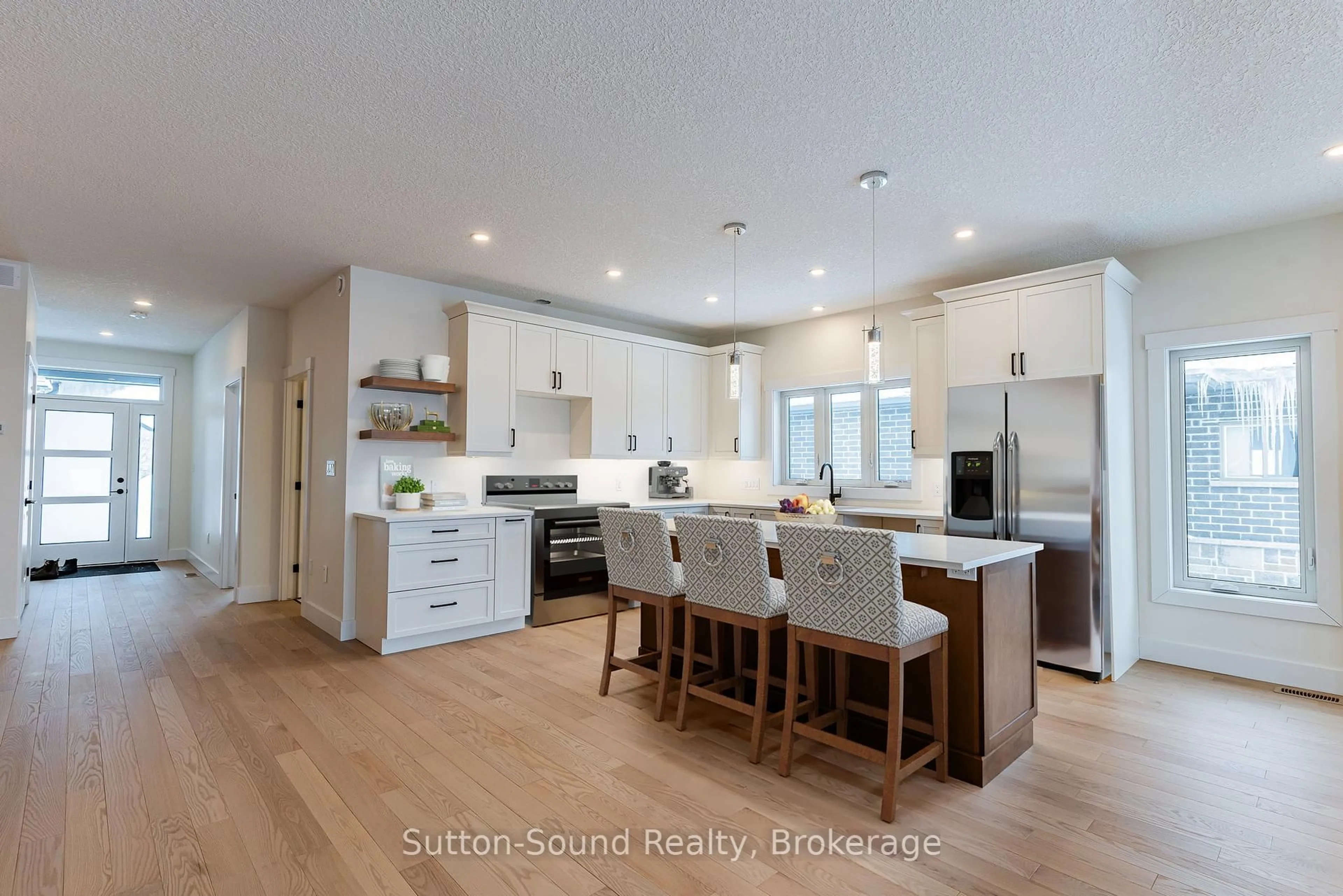 Open concept kitchen, wood/laminate floor for 325 6TH Ave, Owen Sound Ontario N4K 0E4