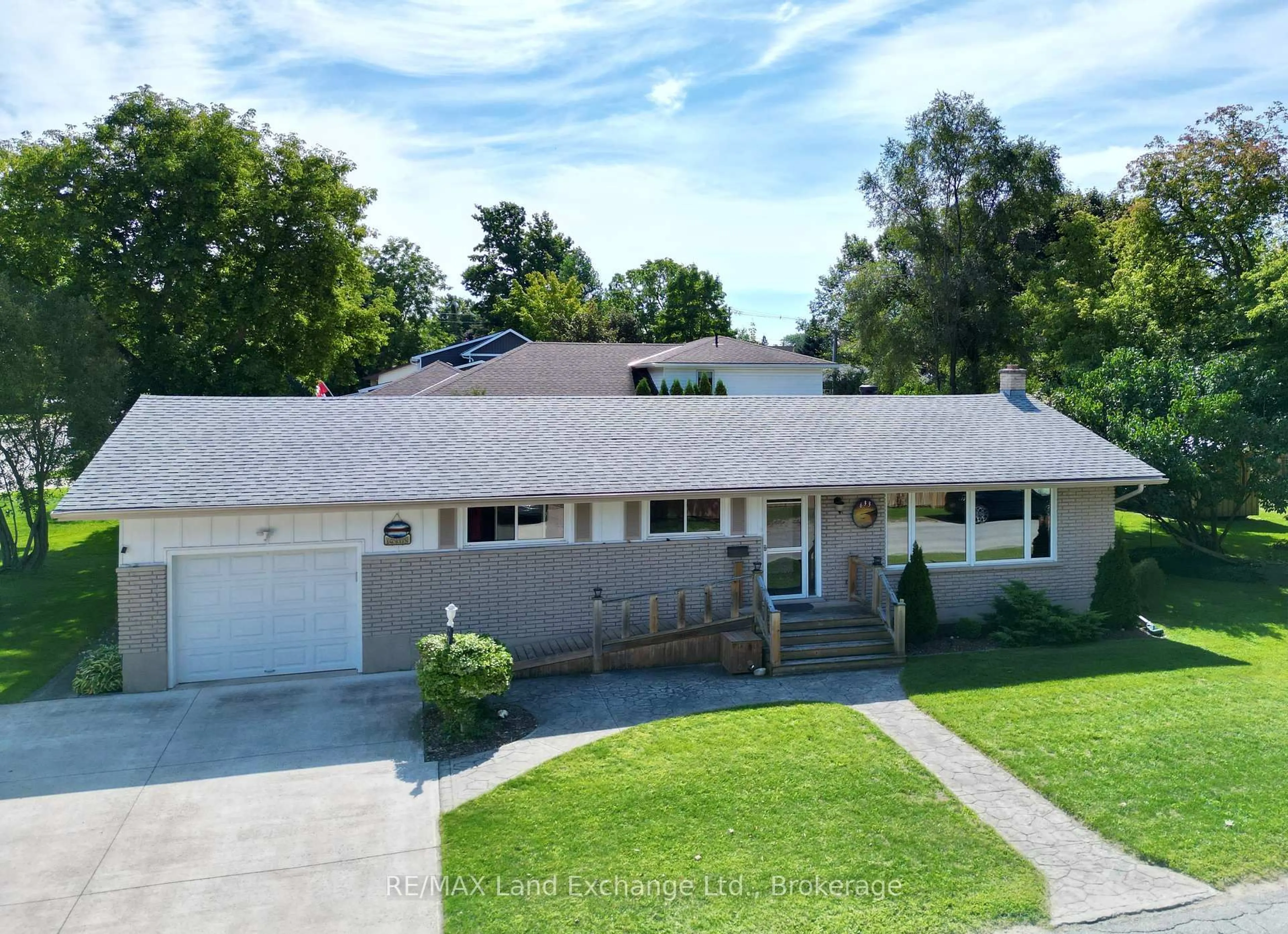 A pic from outside/outdoor area/front of a property/back of a property/a pic from drone, street for 633 Wellington St, Saugeen Shores Ontario N0H 2C4