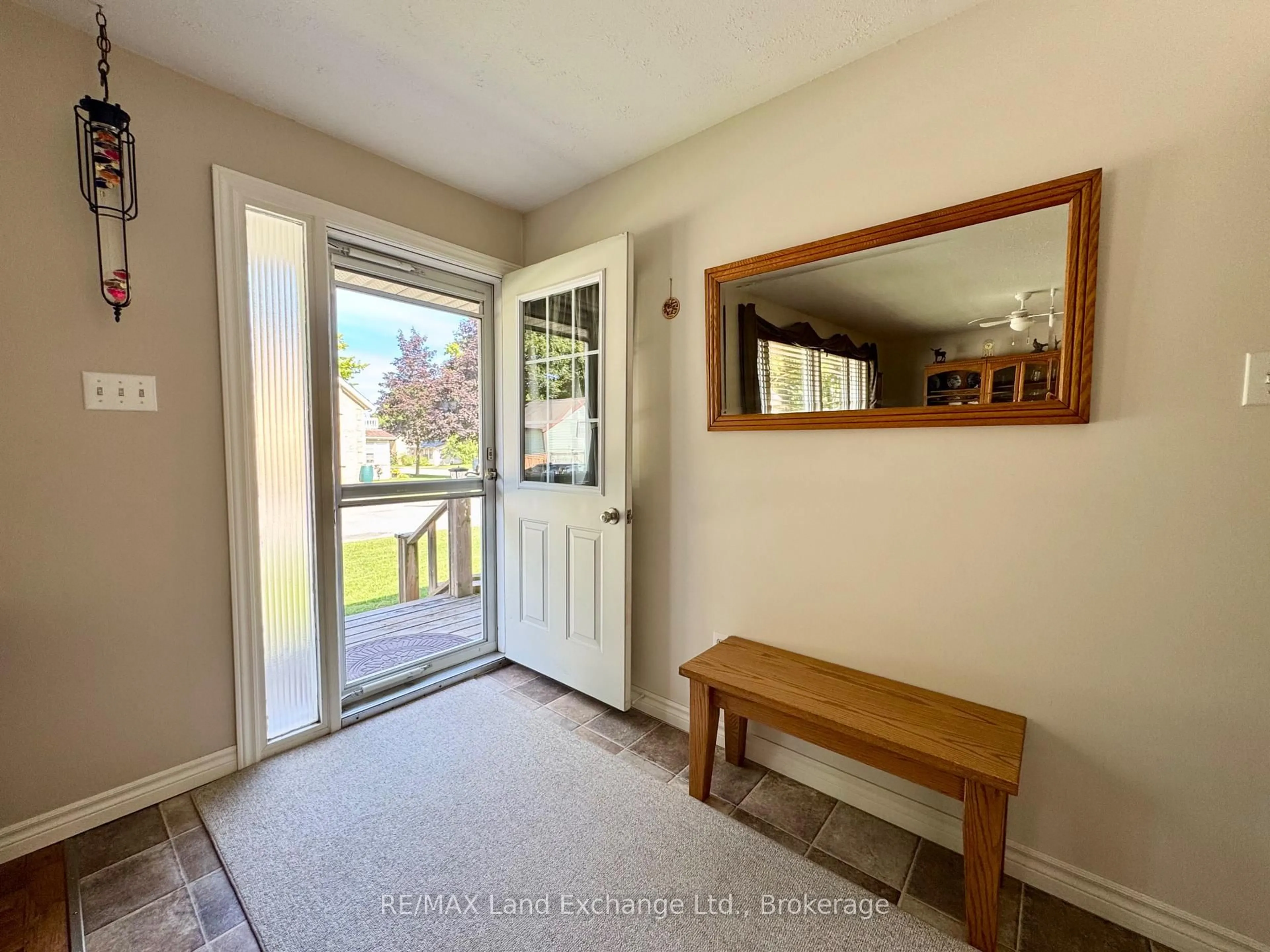 Indoor entryway for 633 Wellington St, Saugeen Shores Ontario N0H 2C4