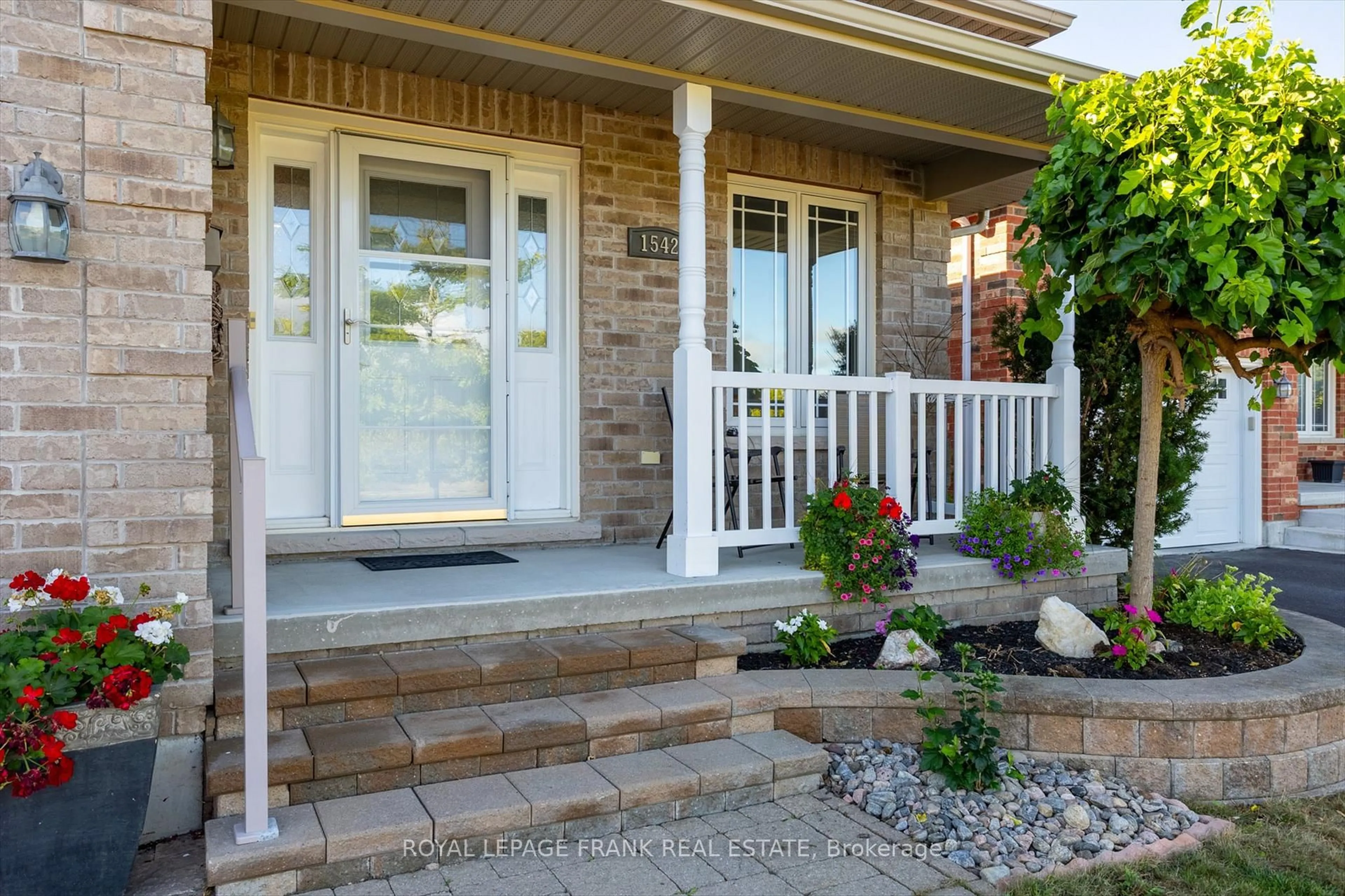 Indoor entryway for 1542 Ireland Dr, Peterborough Ontario K9K 2T2