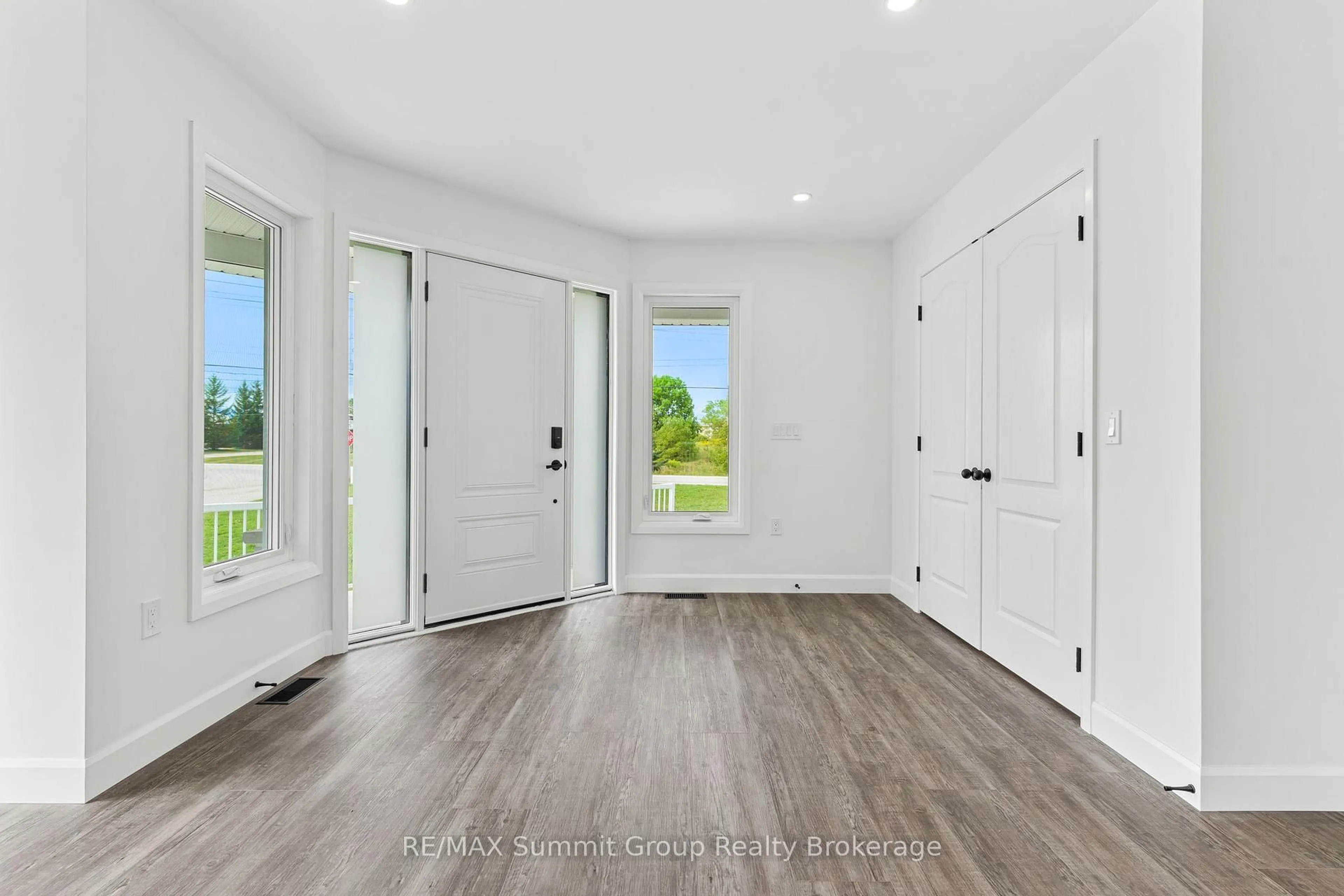 Indoor entryway for 307 1st Ave, Arran-Elderslie Ontario N0G 1L0