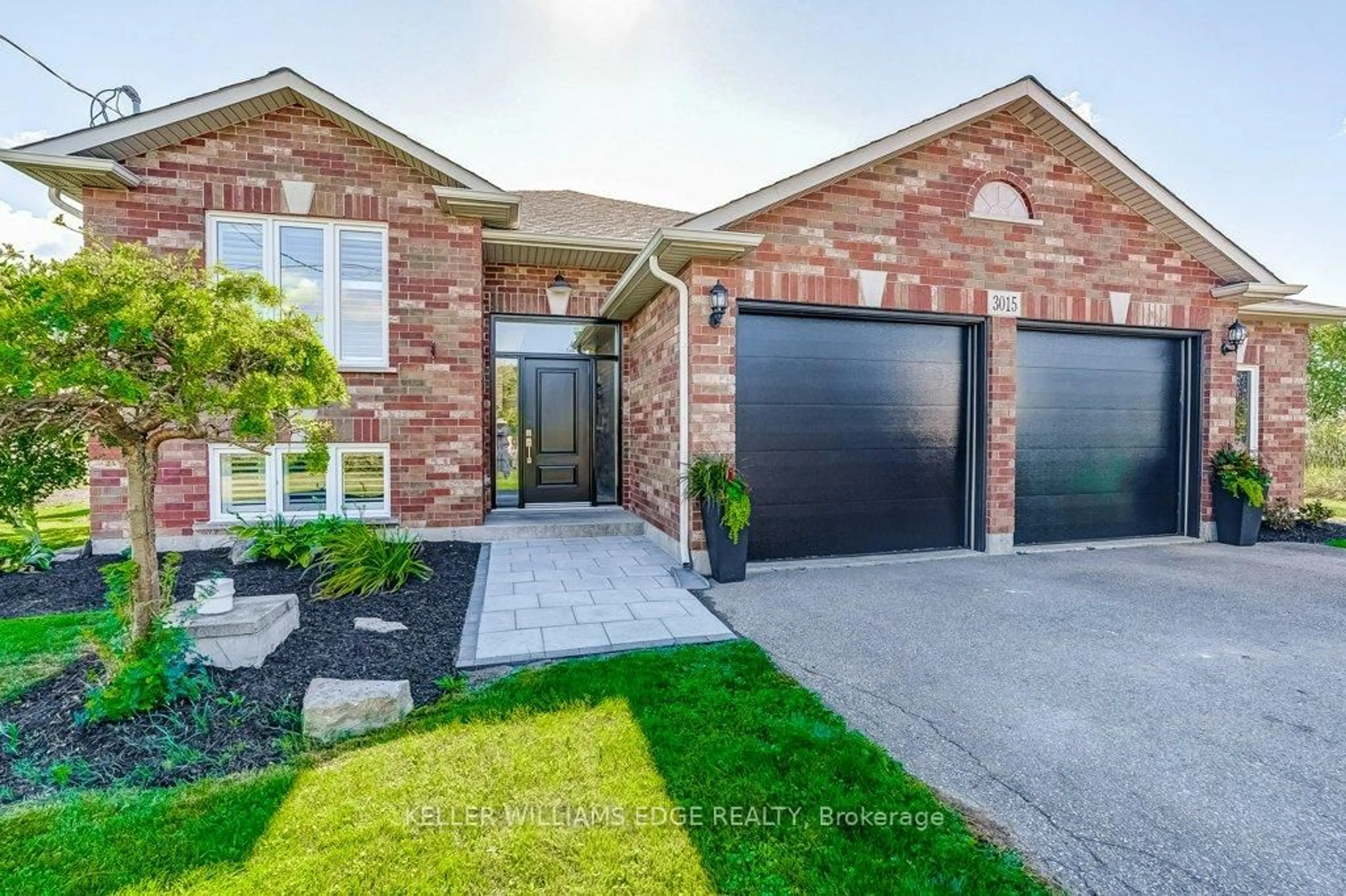 Home with brick exterior material, street for 3015 South Grimsby 18 Rd, Grimsby Ontario L0R 2A0