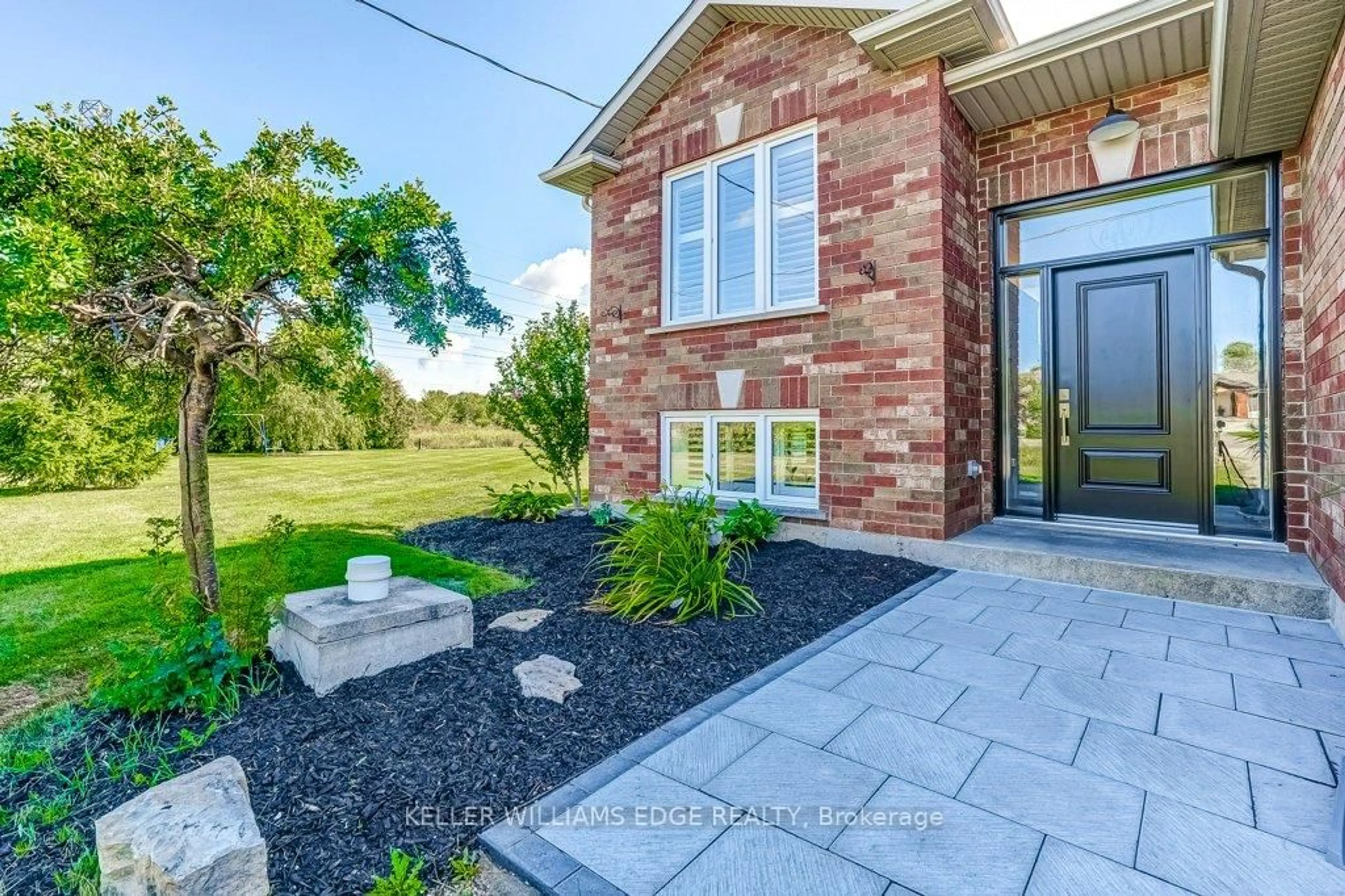 Home with brick exterior material, unknown for 3015 South Grimsby 18 Rd, Grimsby Ontario L0R 2A0