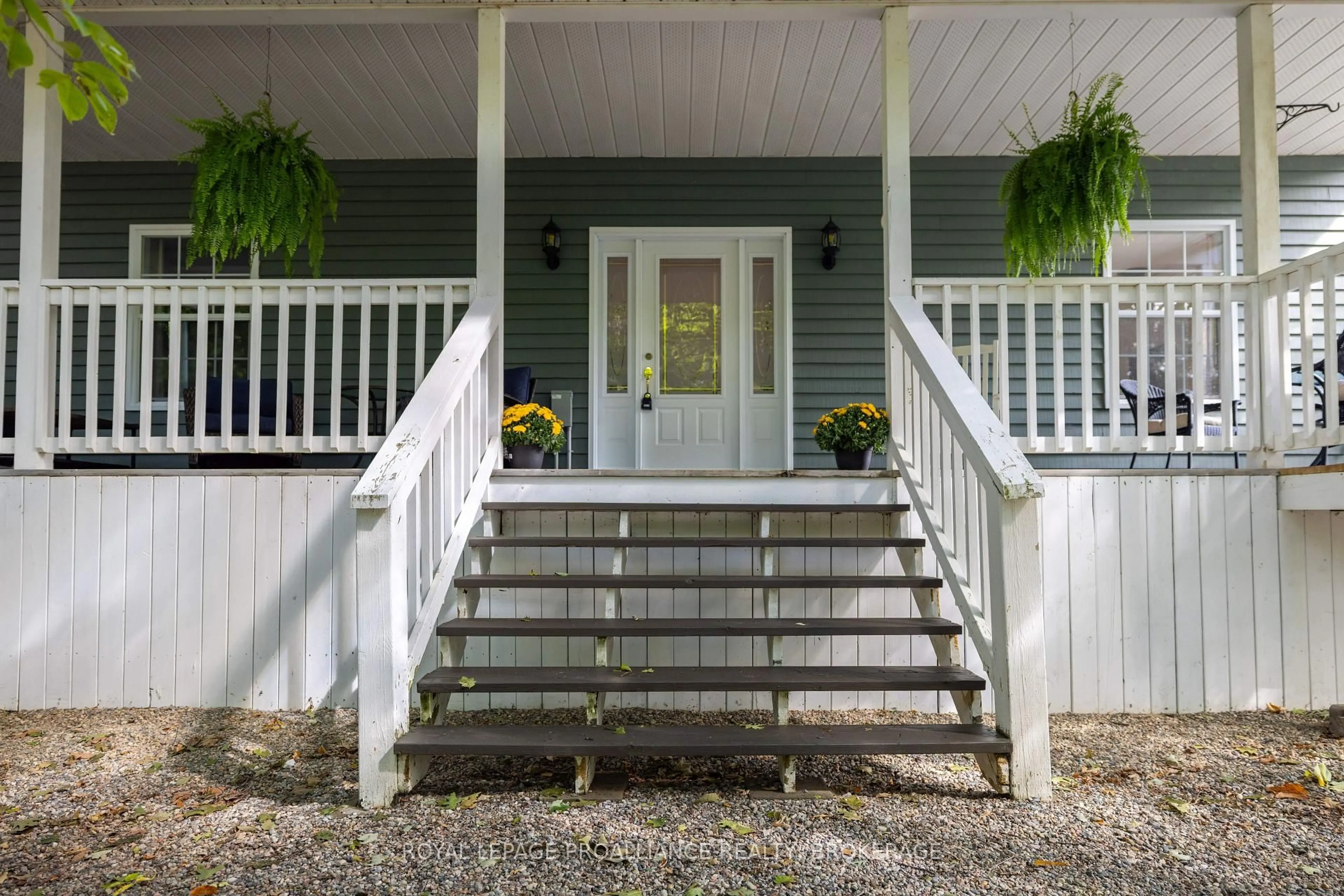 Indoor entryway for 1208 Warrington Rd, Sharbot Lake Ontario K0H 2P0