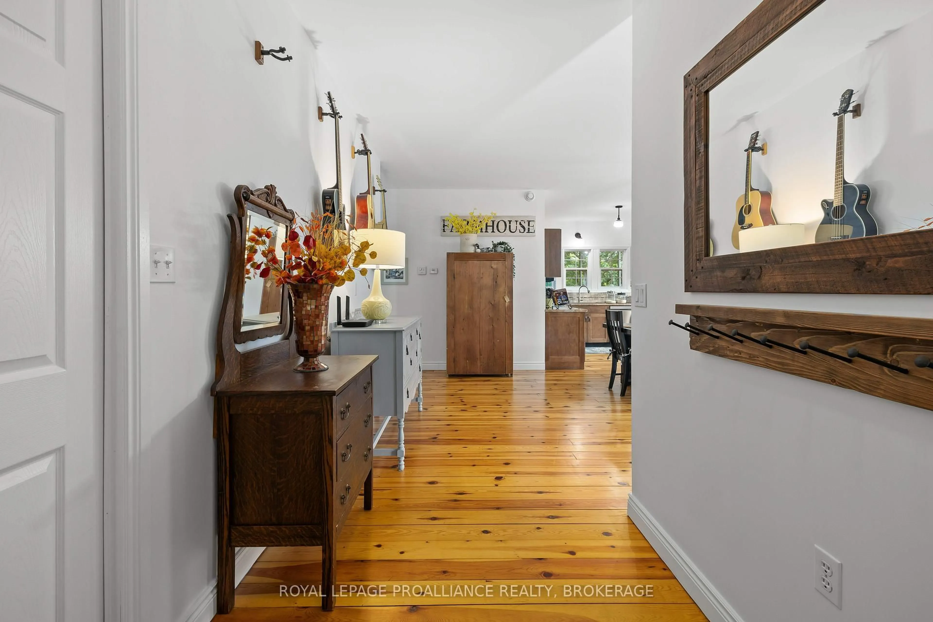 Indoor entryway for 1208 Warrington Rd, Sharbot Lake Ontario K0H 2P0