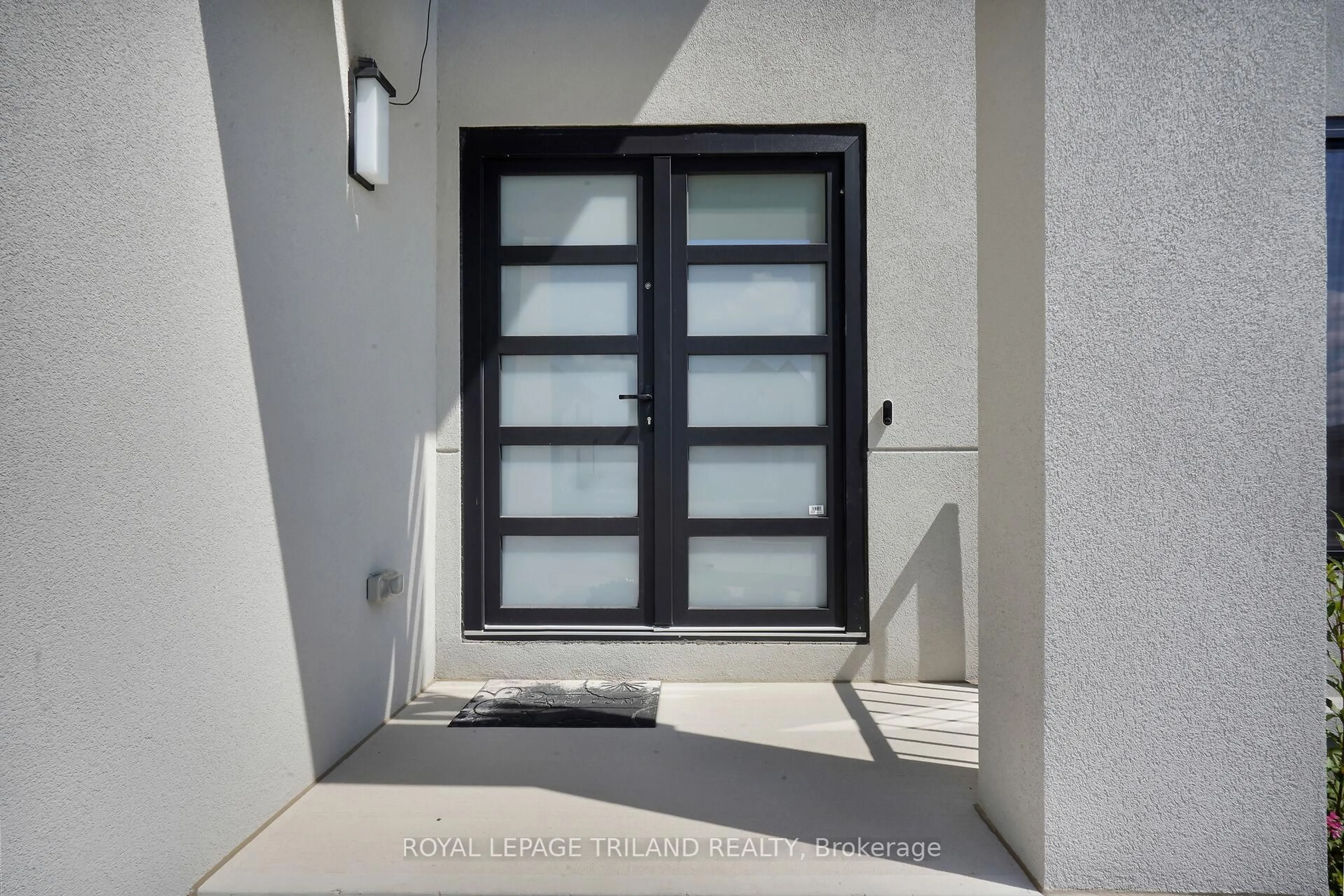 Indoor entryway for 62 Crestview Dr, Middlesex Centre Ontario N0L 1R0