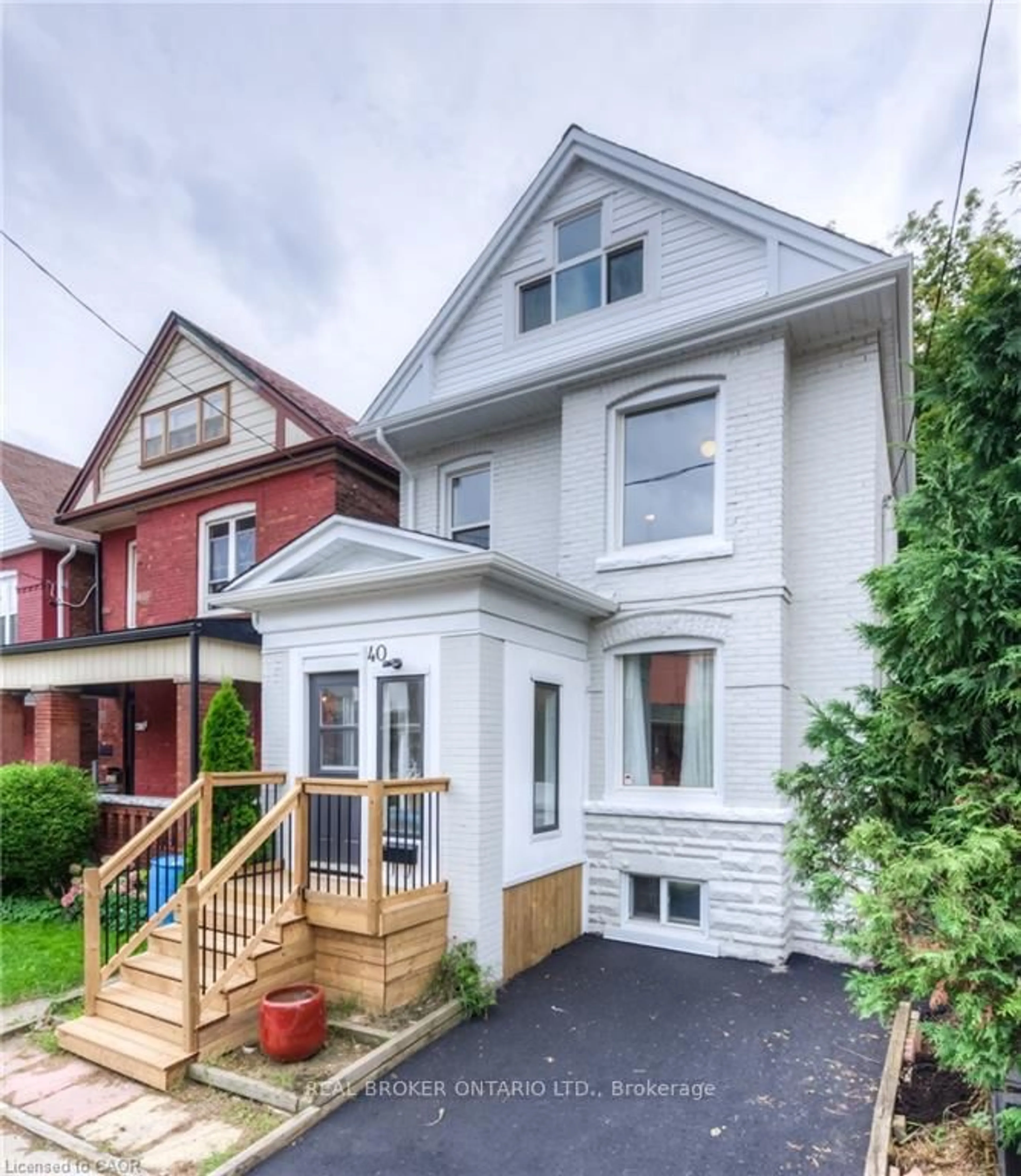 Home with brick exterior material, street for 40 Bristol St, Hamilton Ontario L8L 2V1