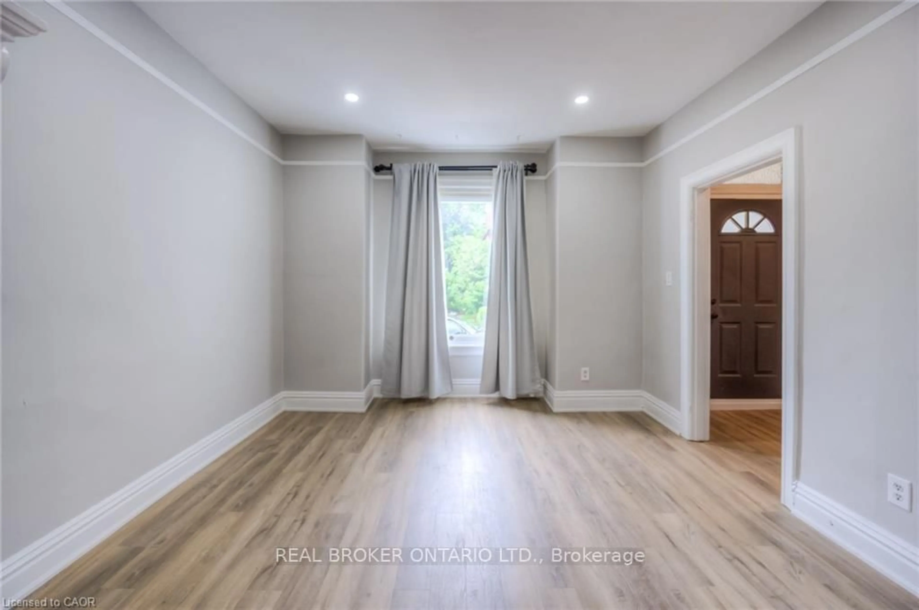 Unknown for 40 Bristol St, Hamilton Ontario L8L 2V1