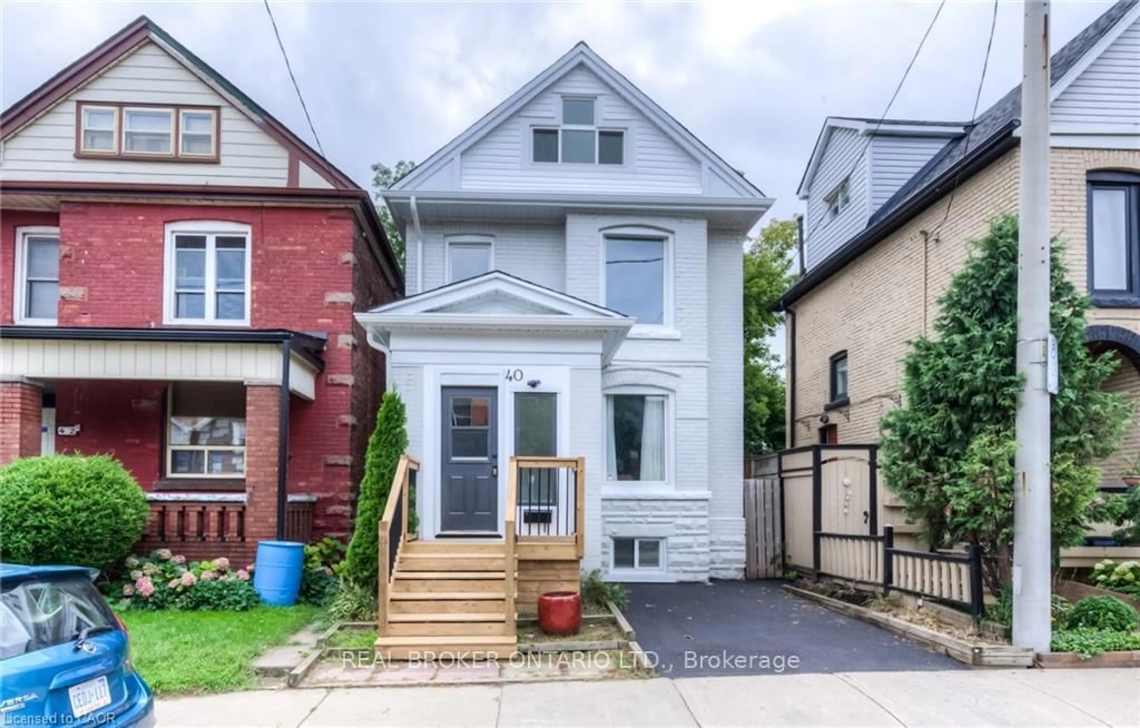 Home with brick exterior material, street for 40 Bristol St, Hamilton Ontario L8L 2V1
