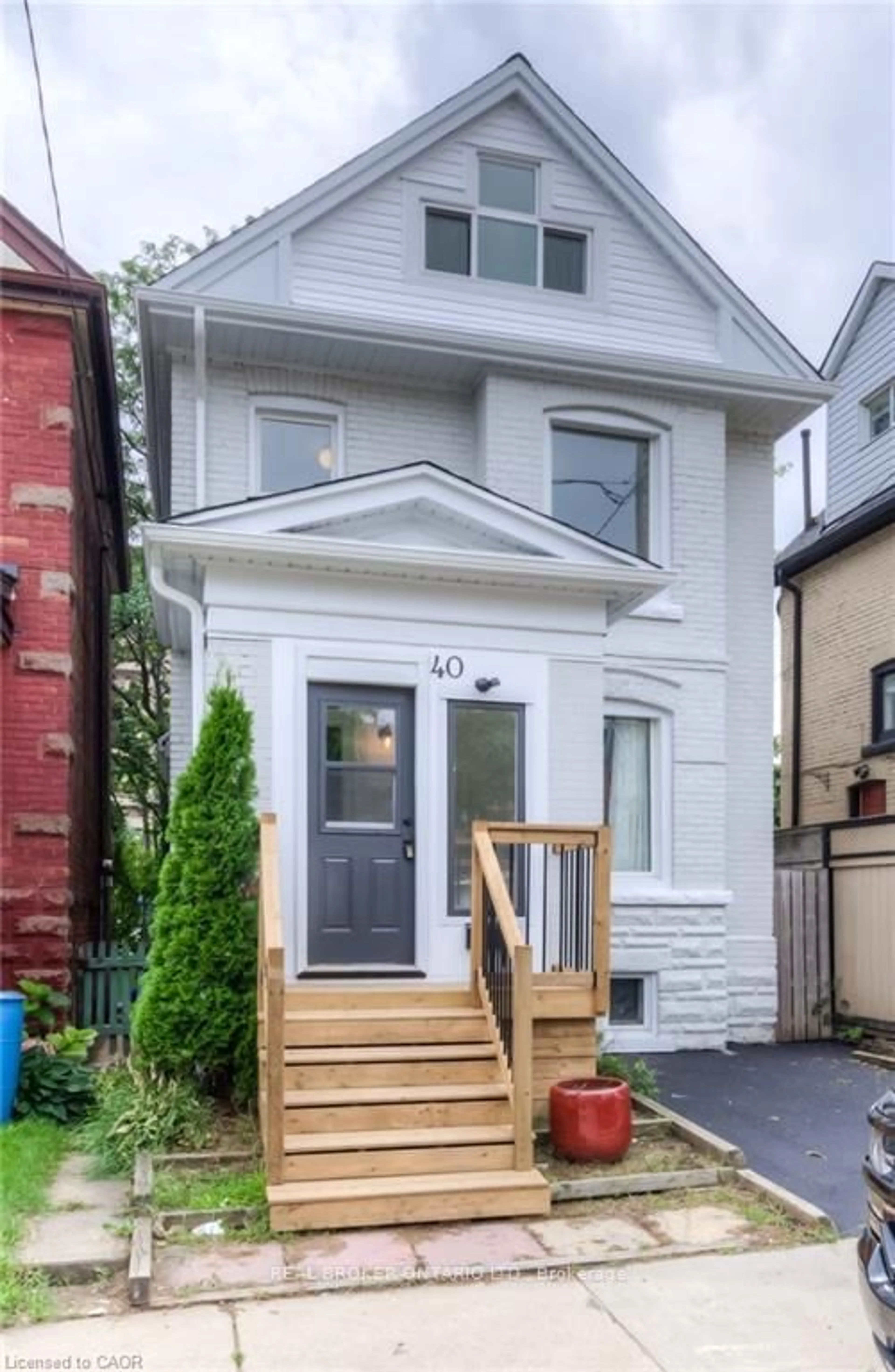 Home with brick exterior material, street for 40 Bristol St, Hamilton Ontario L8L 2V1