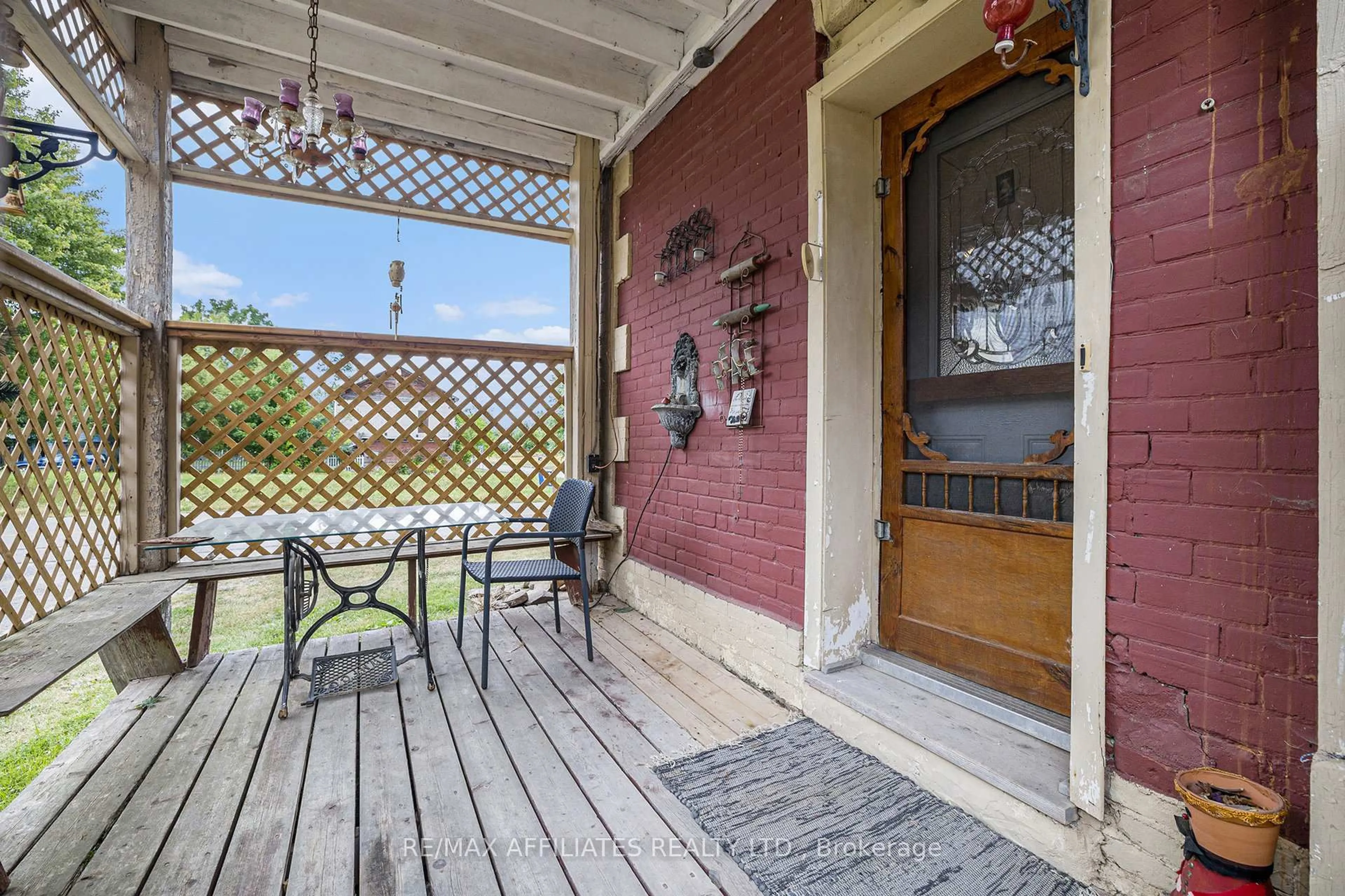 Patio, street for 90 Main St, Merrickville-Wolford Ontario K0G 1G0