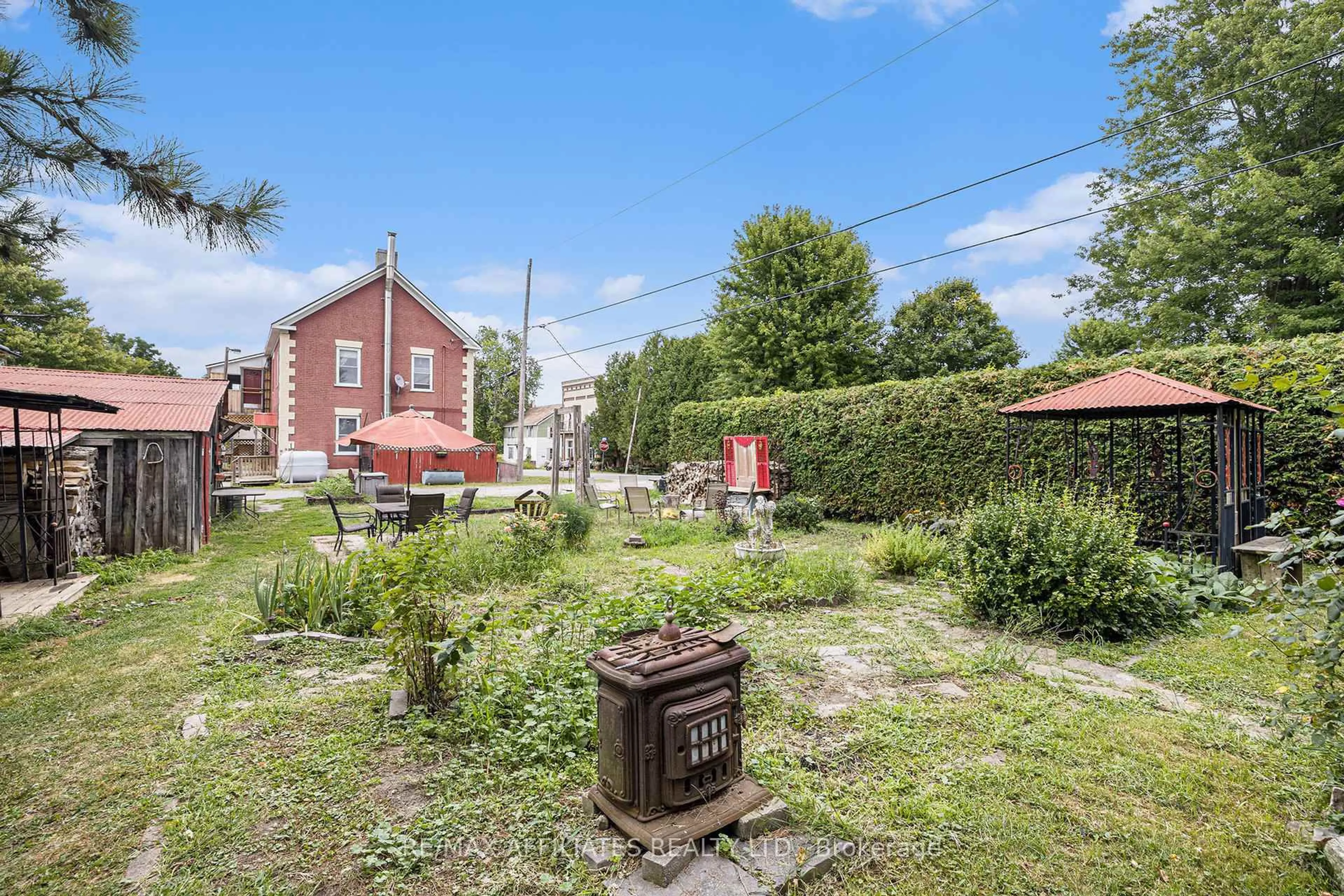 Patio, street for 90 Main St, Merrickville-Wolford Ontario K0G 1G0