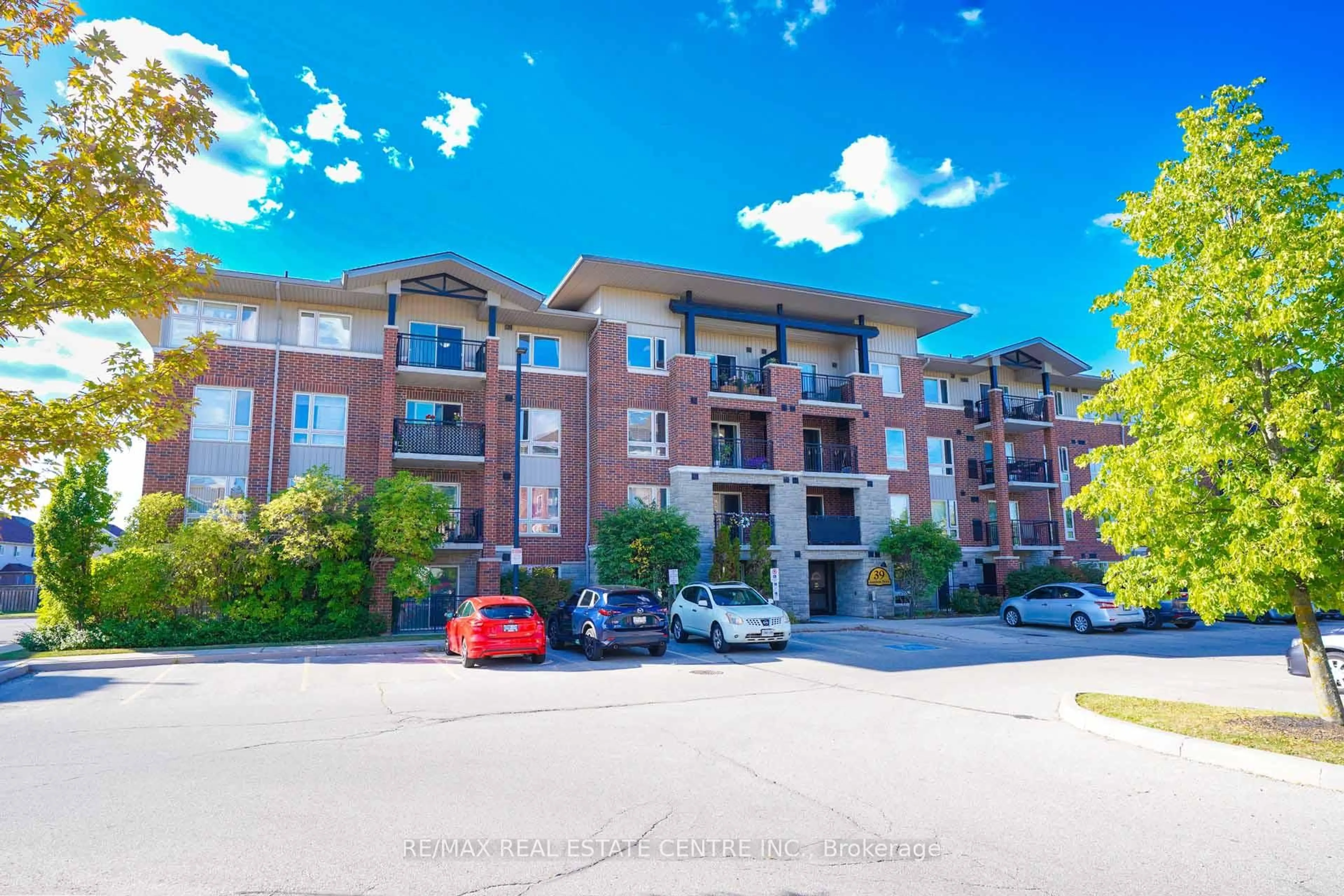 A pic from outside/outdoor area/front of a property/back of a property/a pic from drone, unknown for 39 Goodwin Dr #106, Guelph Ontario N1L 0E5