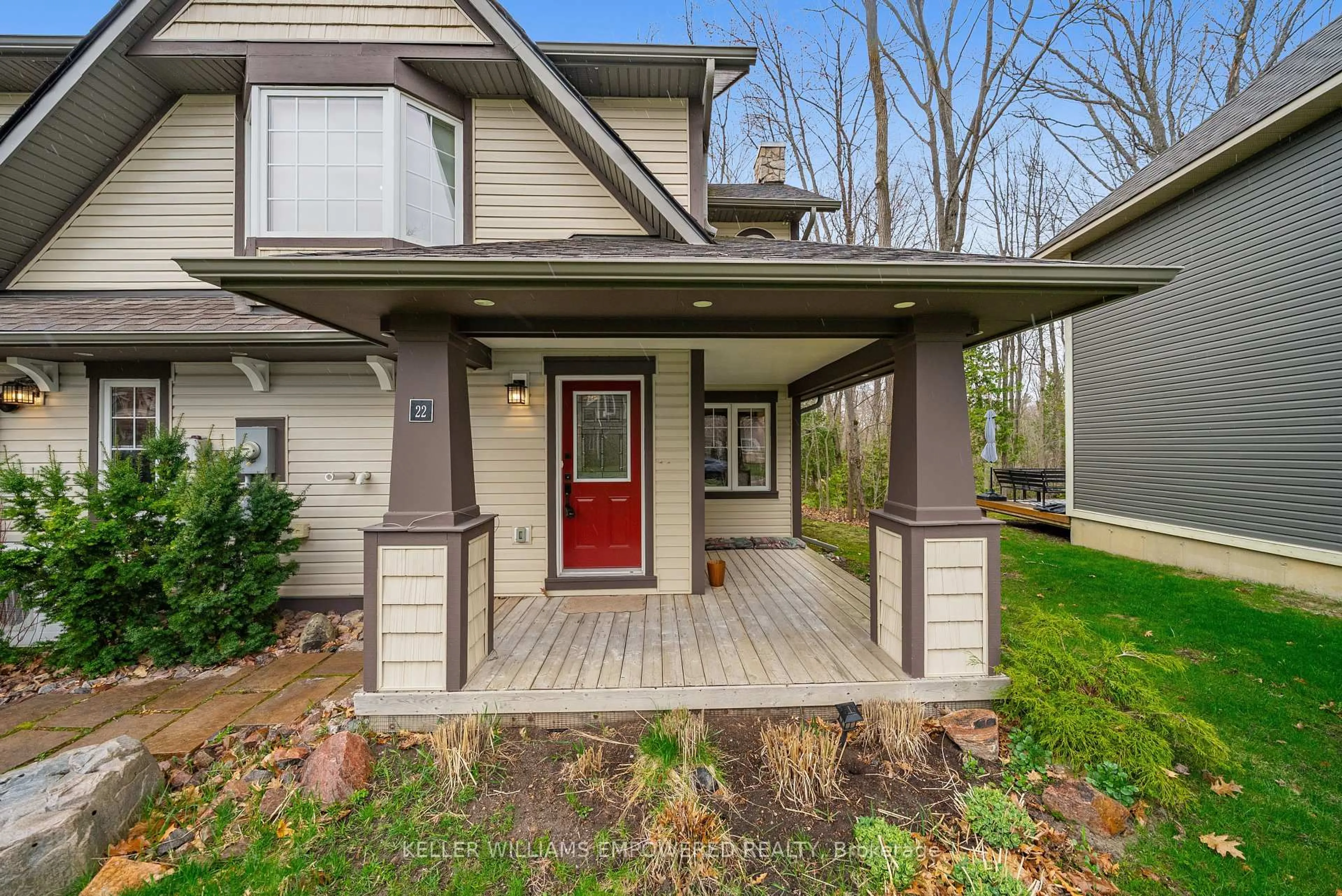 Home with vinyl exterior material, street for 22 COUNTRY Tr, Georgian Bay Ontario L0K 1S0