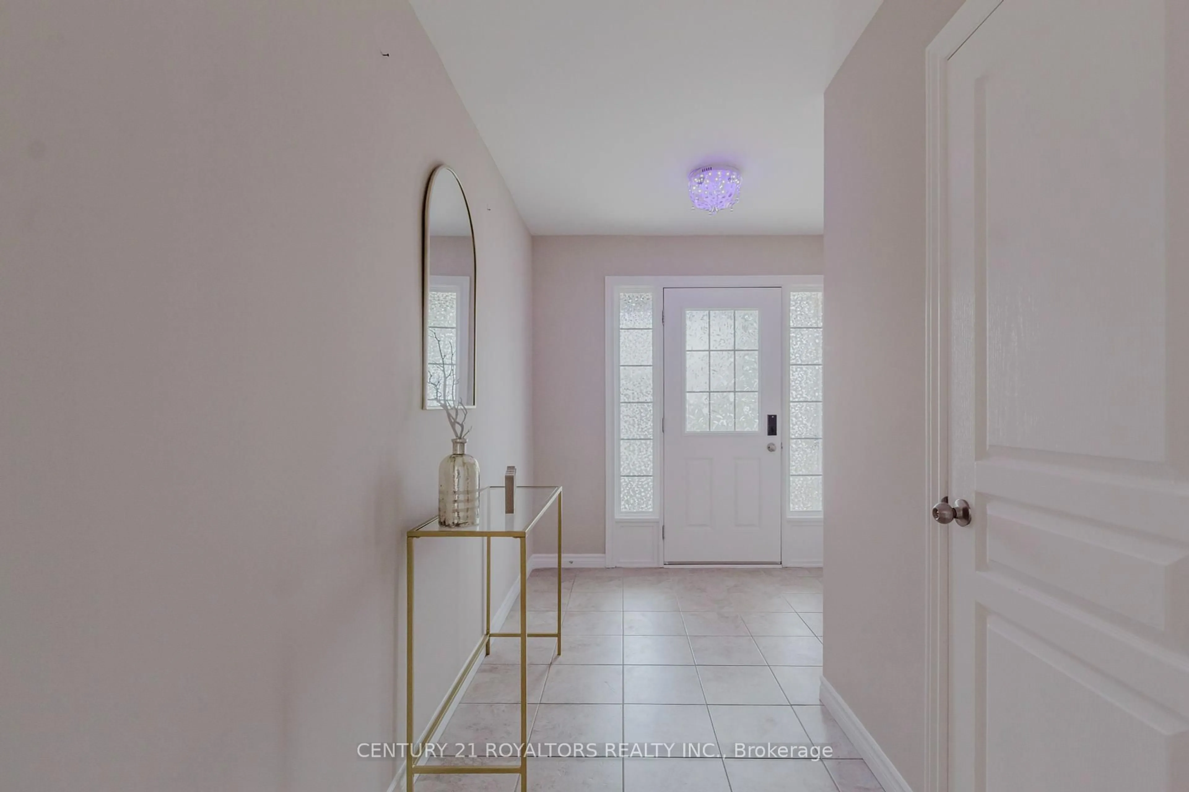 Indoor entryway for 1308 Lawson Rd, London North Ontario N6G 0G8