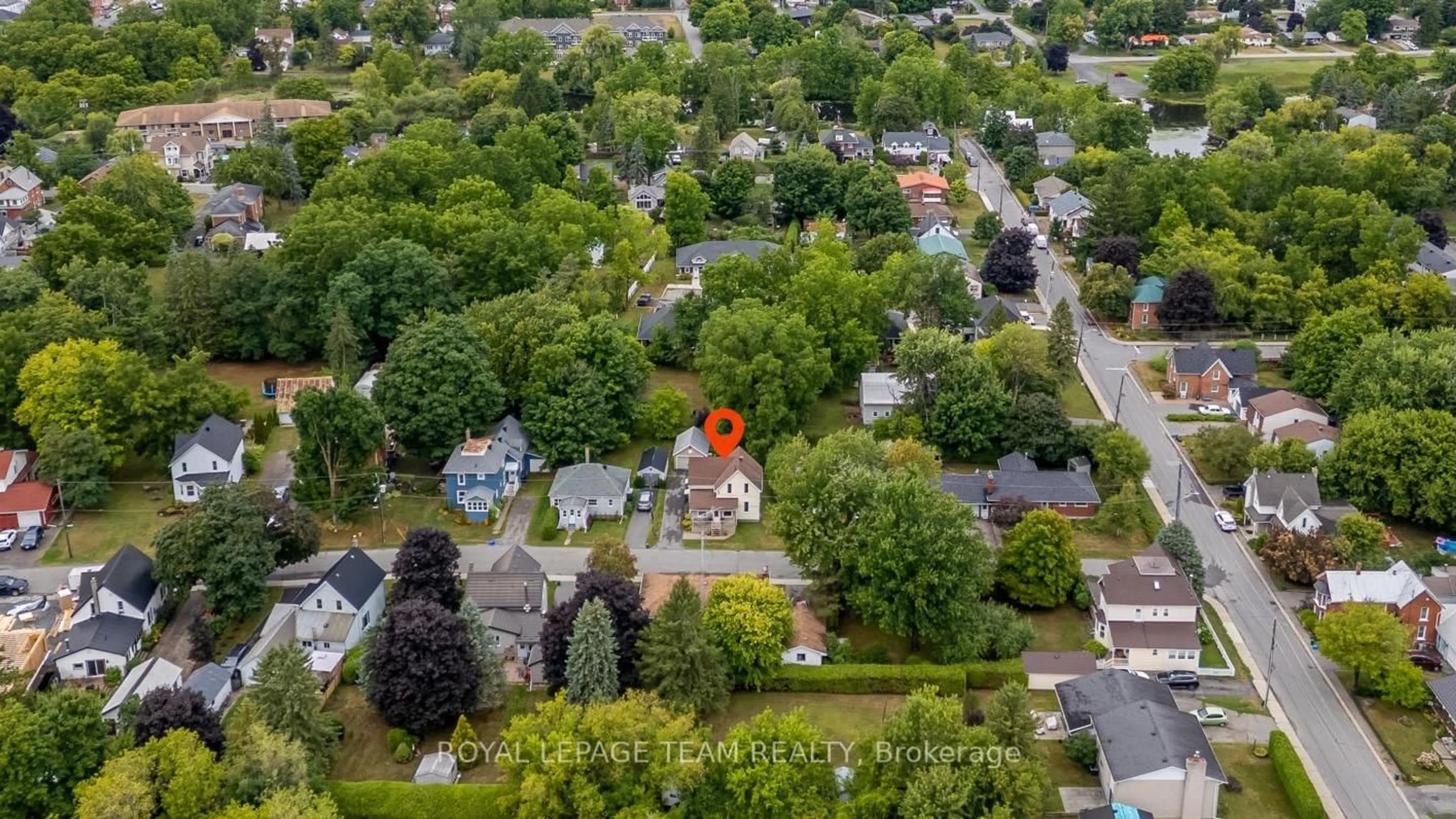 A pic from outside/outdoor area/front of a property/back of a property/a pic from drone, street for 27 Victoria Ave, North Grenville Ontario K0G 1J0