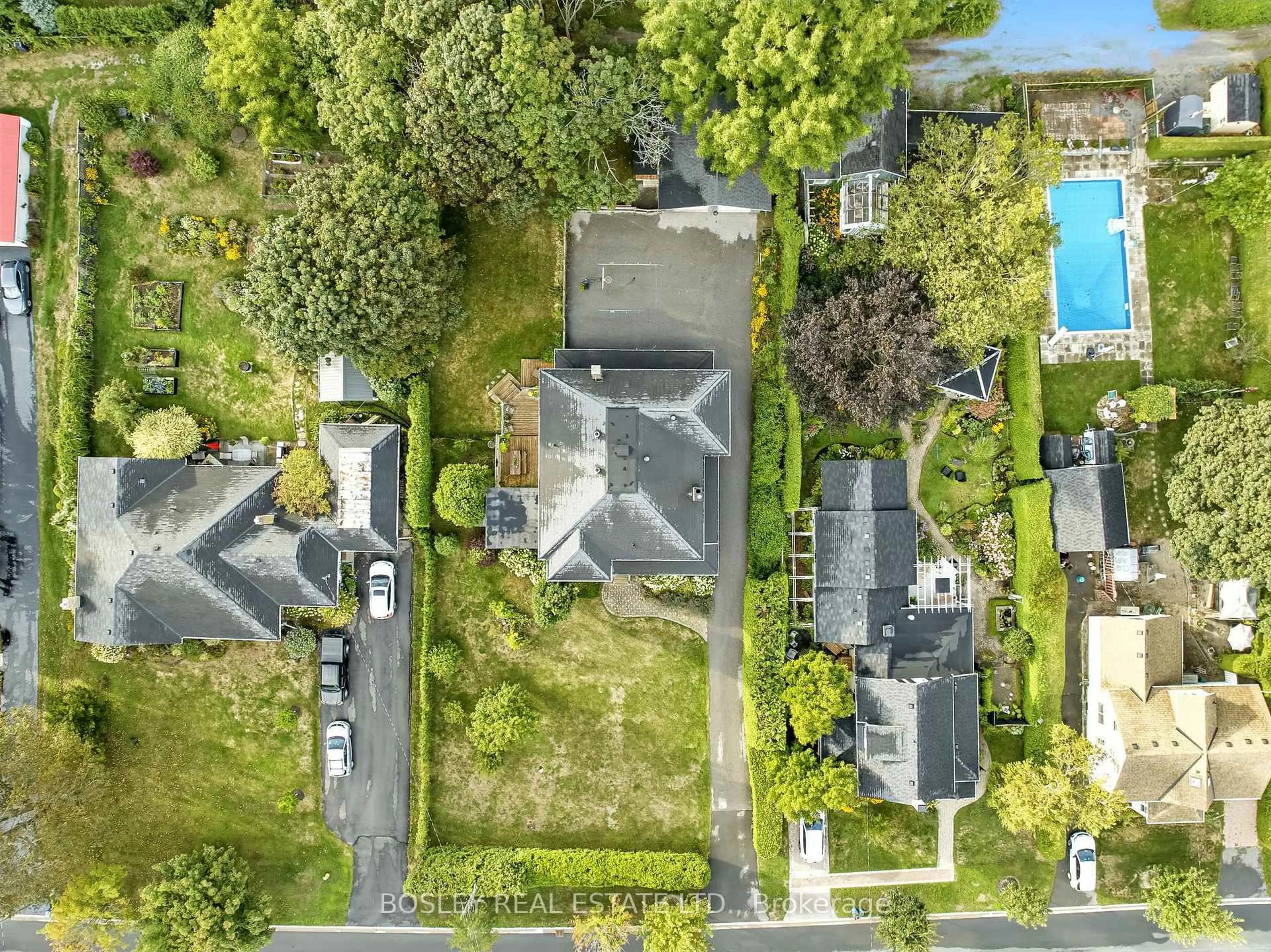 A pic from outside/outdoor area/front of a property/back of a property/a pic from drone, street for 322 Ridout St, Port Hope Ontario L1A 1R1