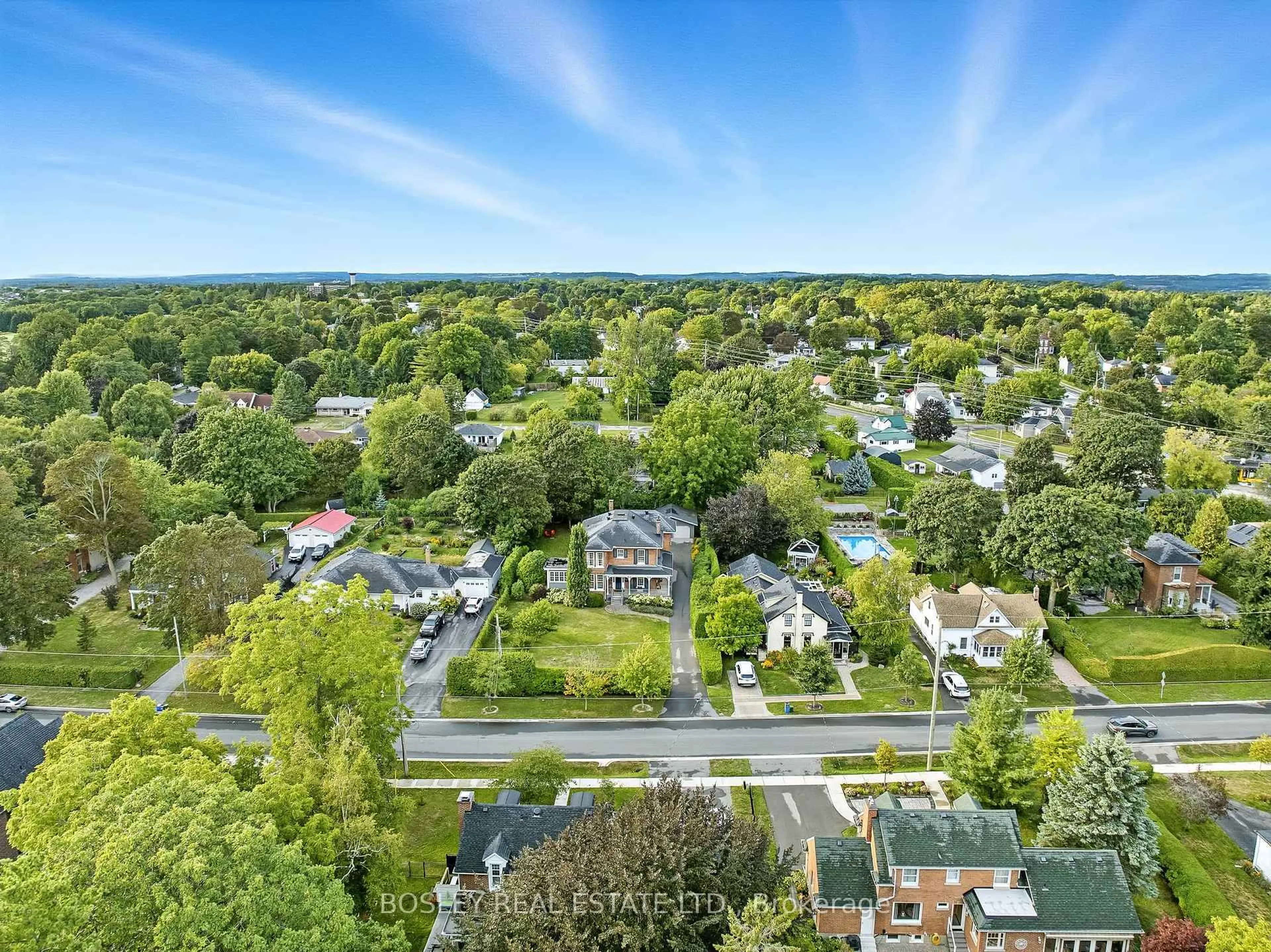 A pic from outside/outdoor area/front of a property/back of a property/a pic from drone, city buildings view from balcony for 322 Ridout St, Port Hope Ontario L1A 1R1