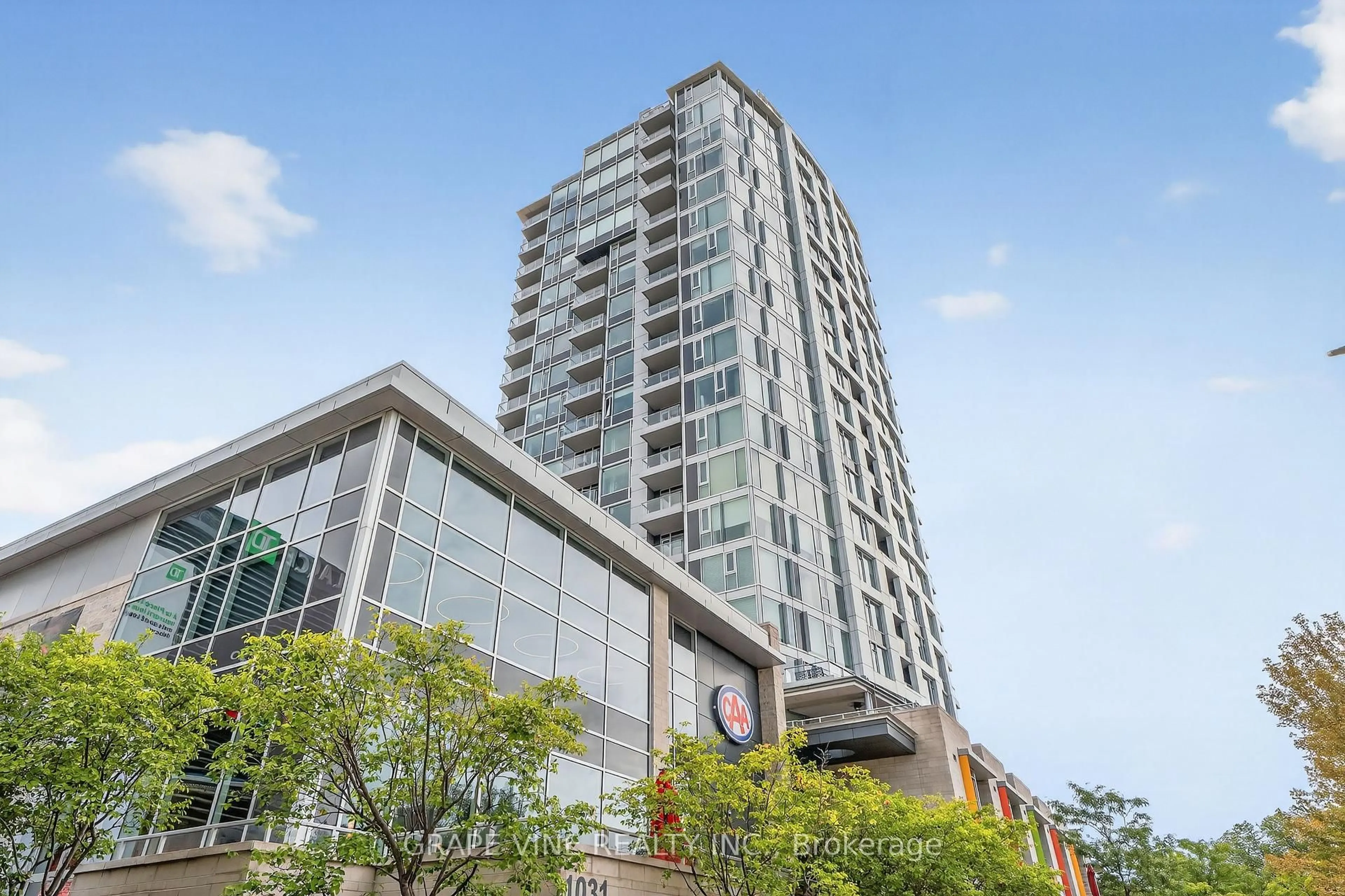 Indoor foyer for 1035 Bank St #304, Ottawa Ontario K1S 5K3