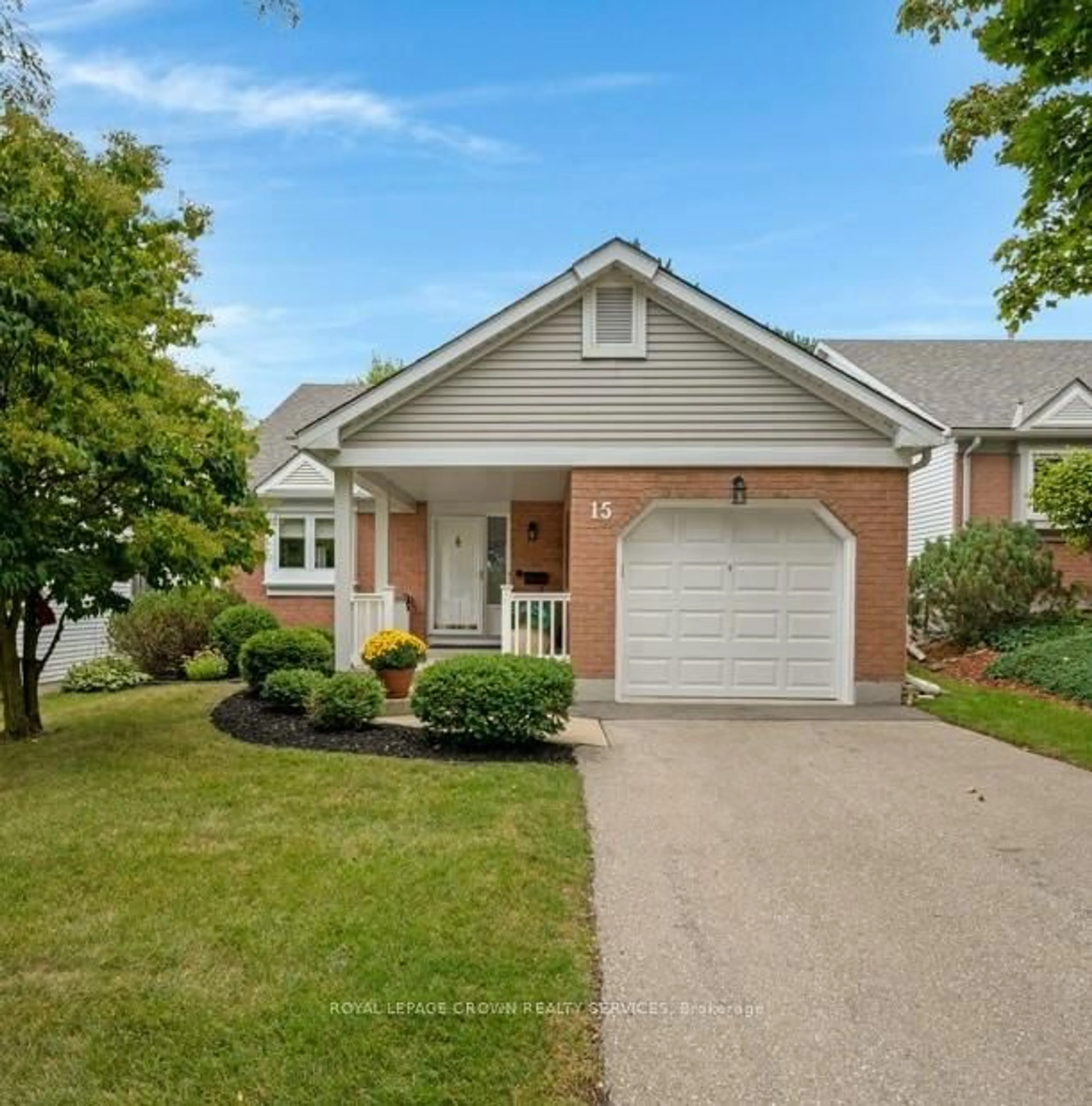 Home with vinyl exterior material, street for 15 Quinte Cres, Kitchener Ontario N2A 3K2
